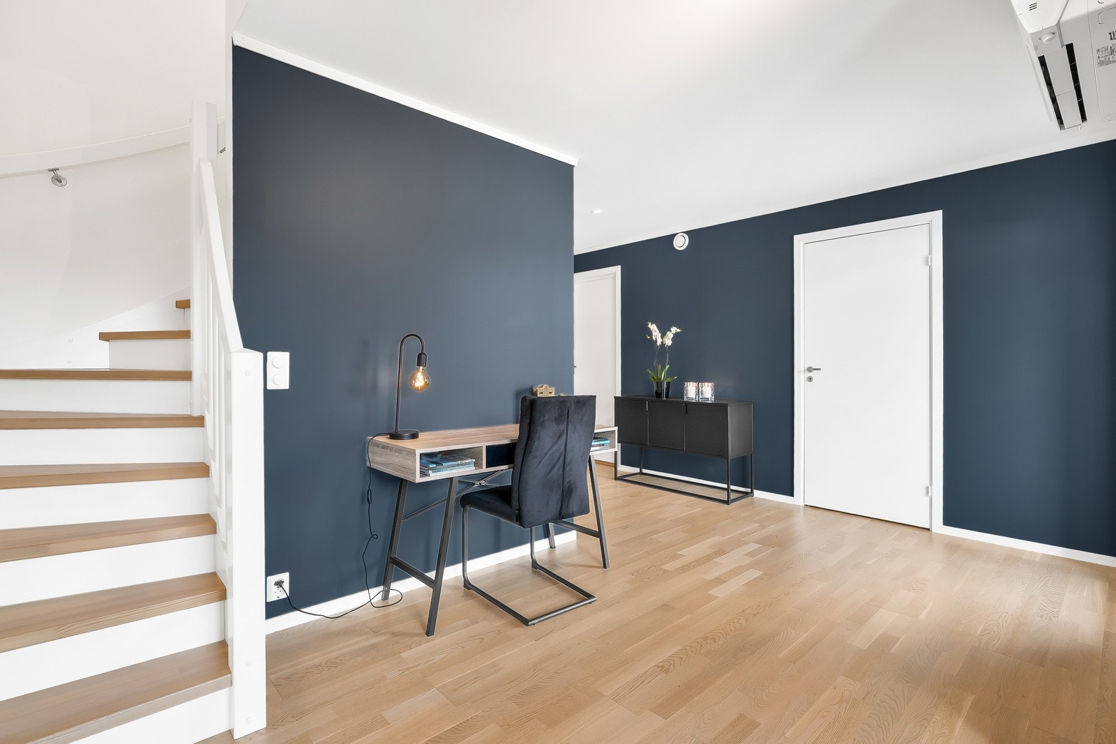 Kjellerstue og gang med flere bruksmuligheter. Galleribilde