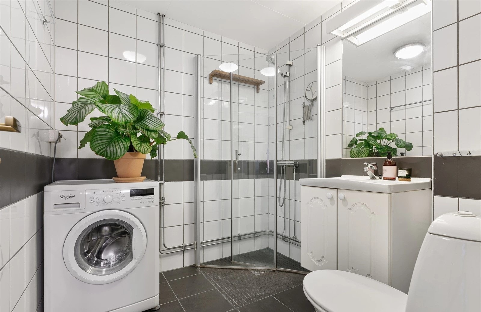 Flislagt baderom med varmekabler i gulv. Galleribilde