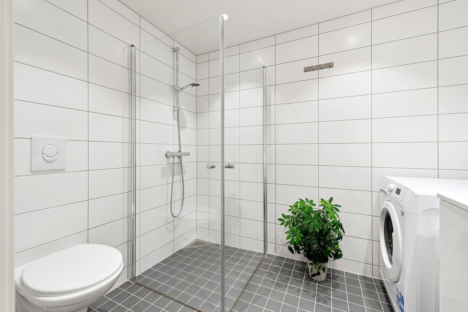 Det er plass til både vaskemaskin og tørketrommel. Galleribilde