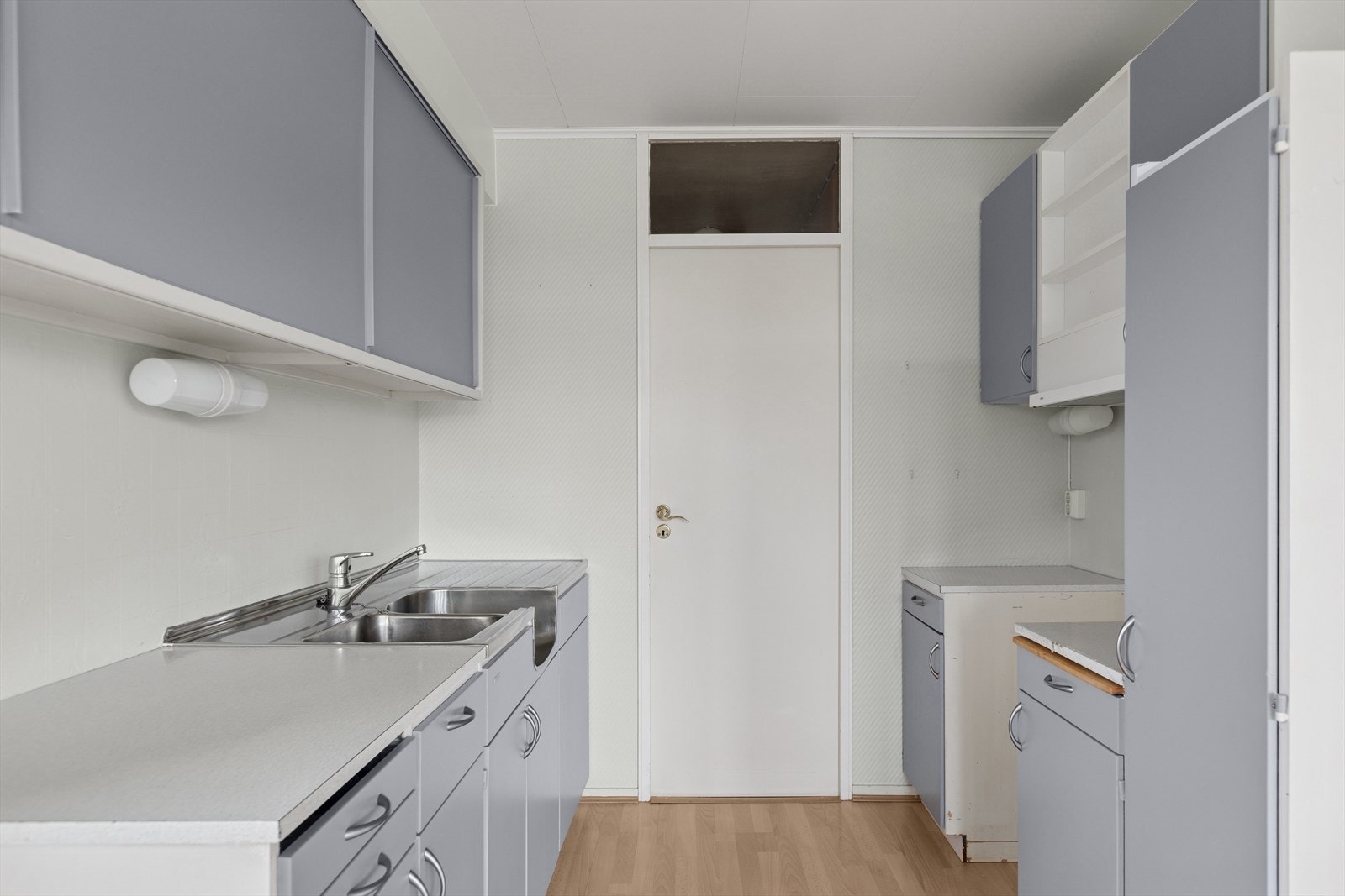 Det er også adgang til vaskerommet fra kjøkkenet. Galleribilde