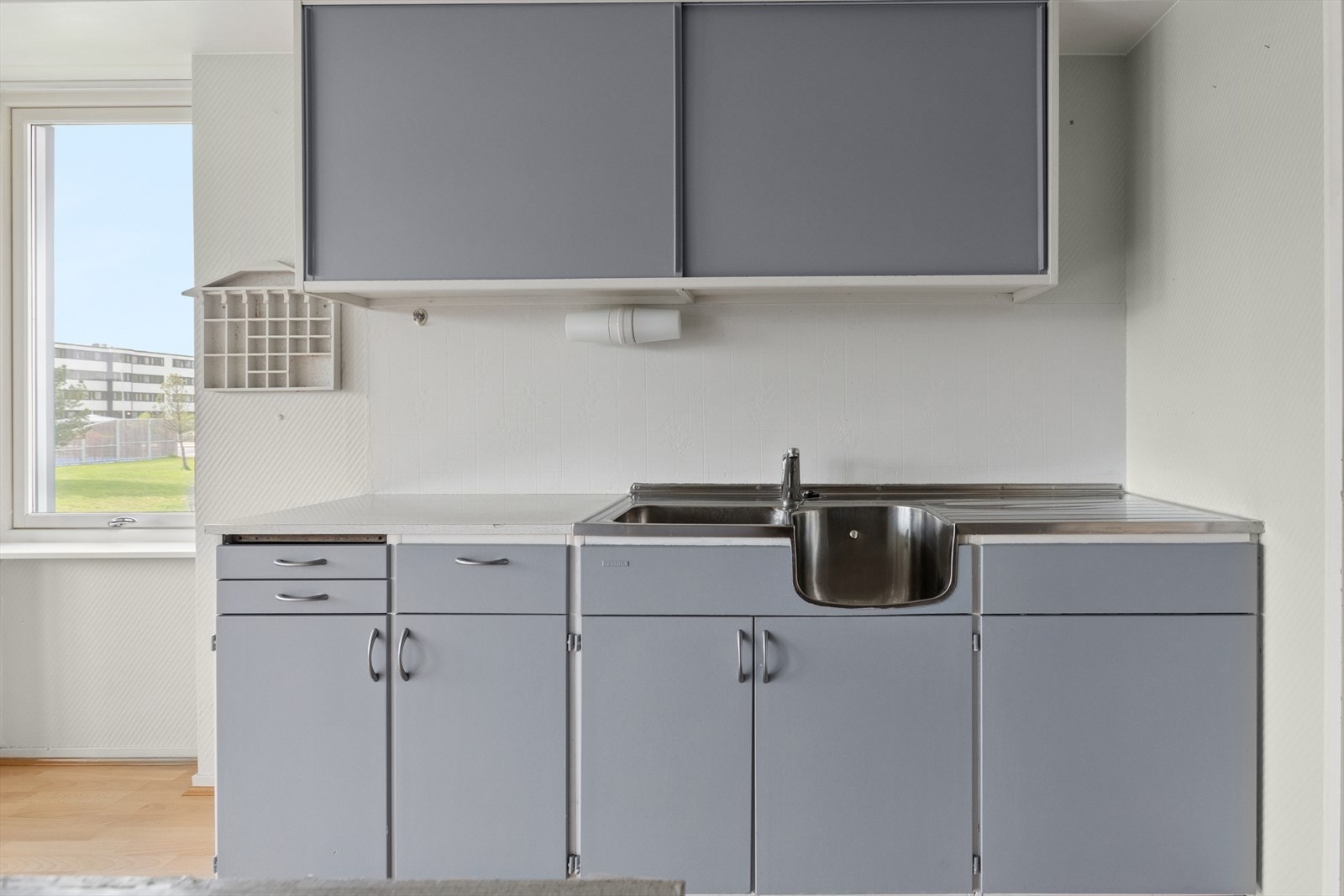 Kjøkkenet har åpen planløsning tilhengende stue. Galleribilde