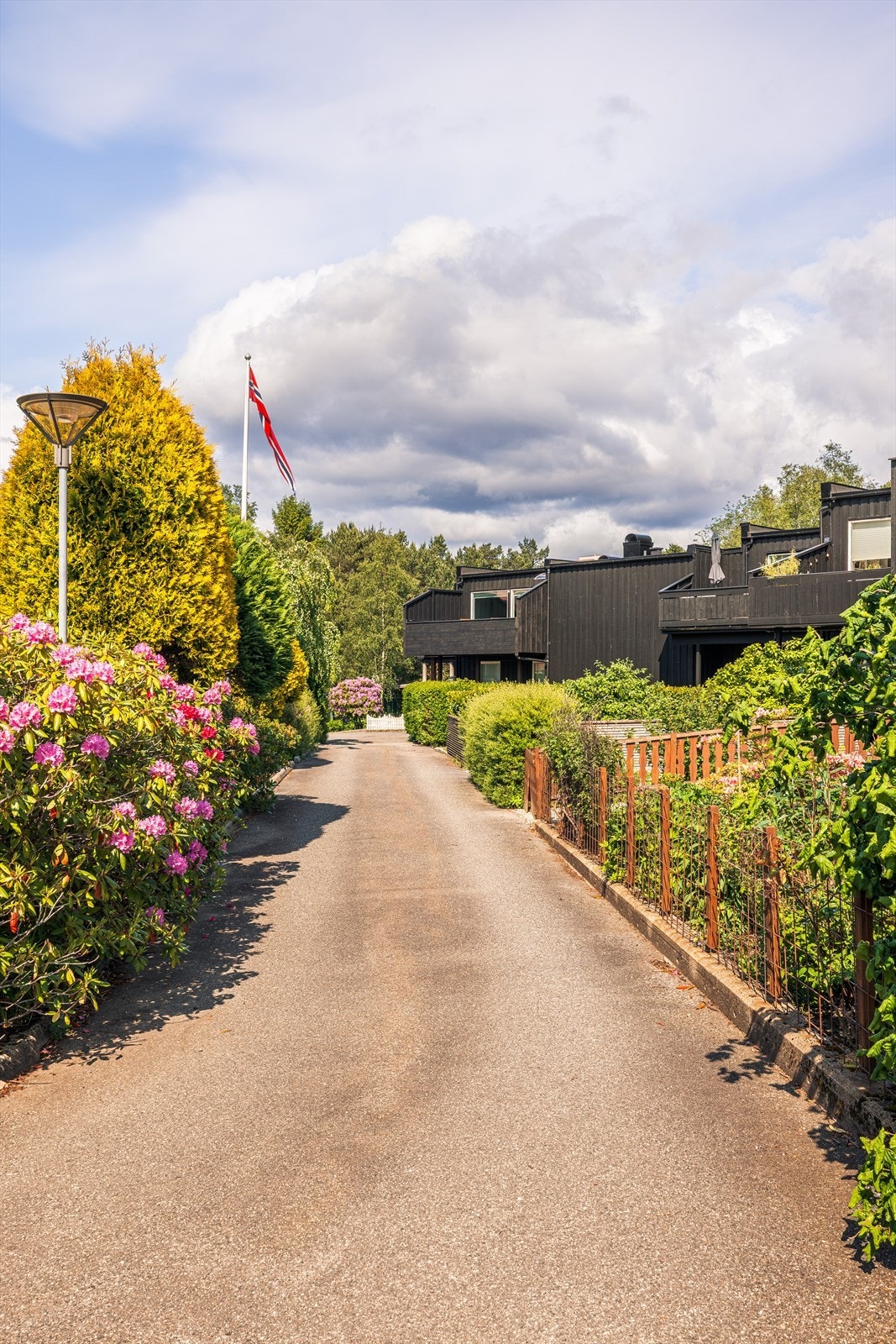 Borettslaget har pent opparbeidet uteområde! Galleribilde