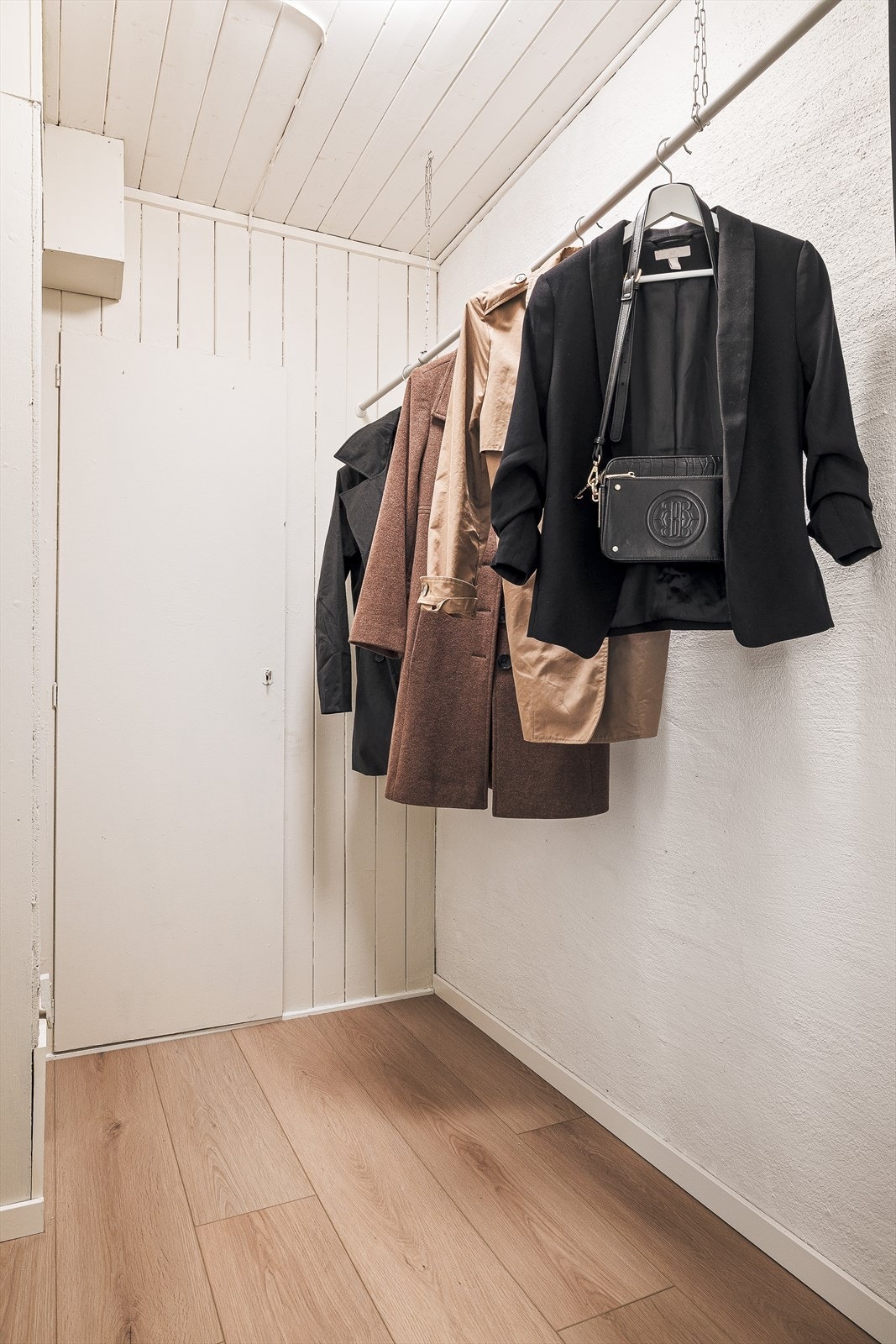 Her passer det perfekt å henge fra seg yttertøy! Galleribilde