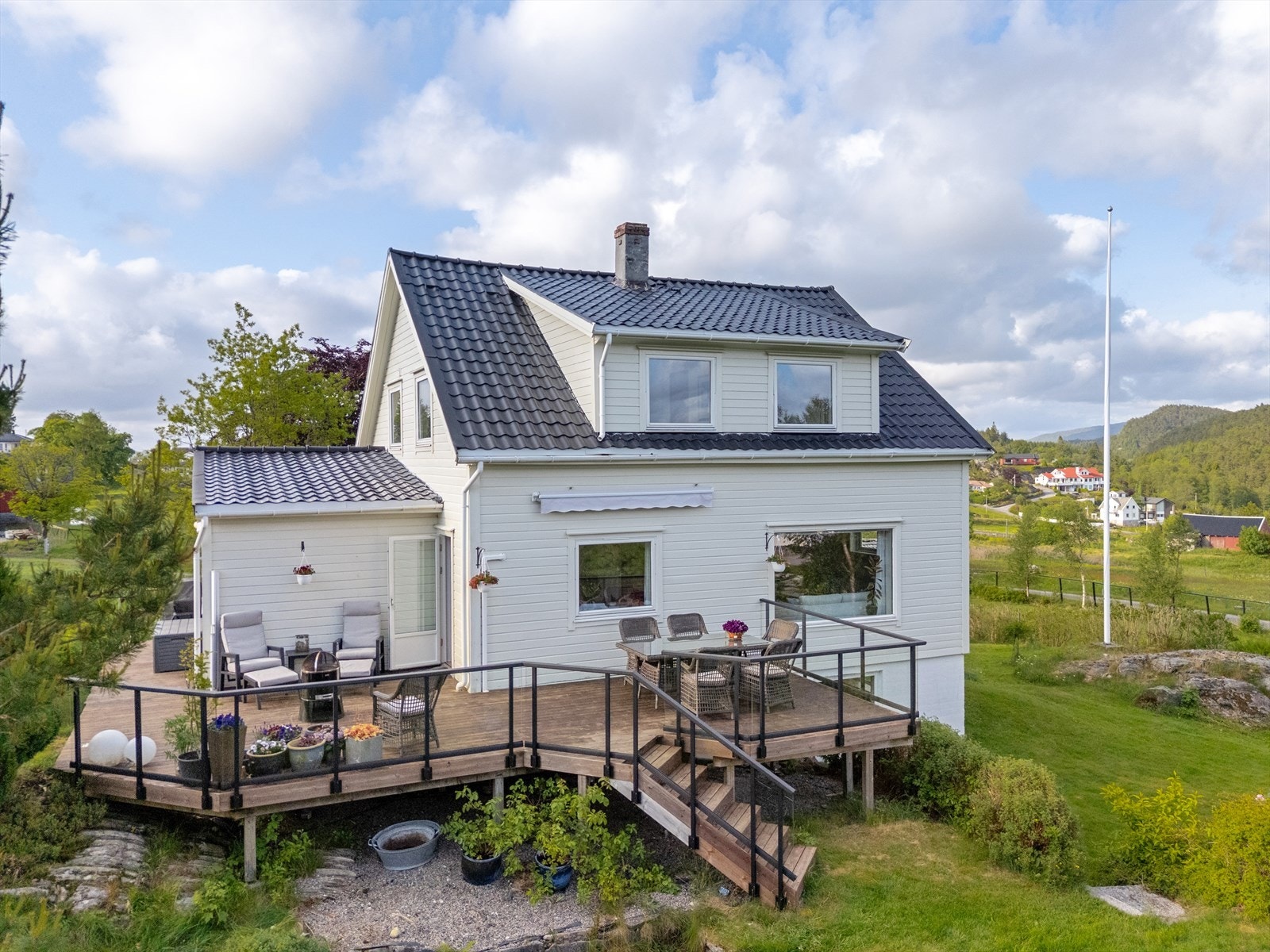 EiendomsMegler 1 v/ Petter Krantz har gleden av å presentere Hauglandshella 19! Galleribilde