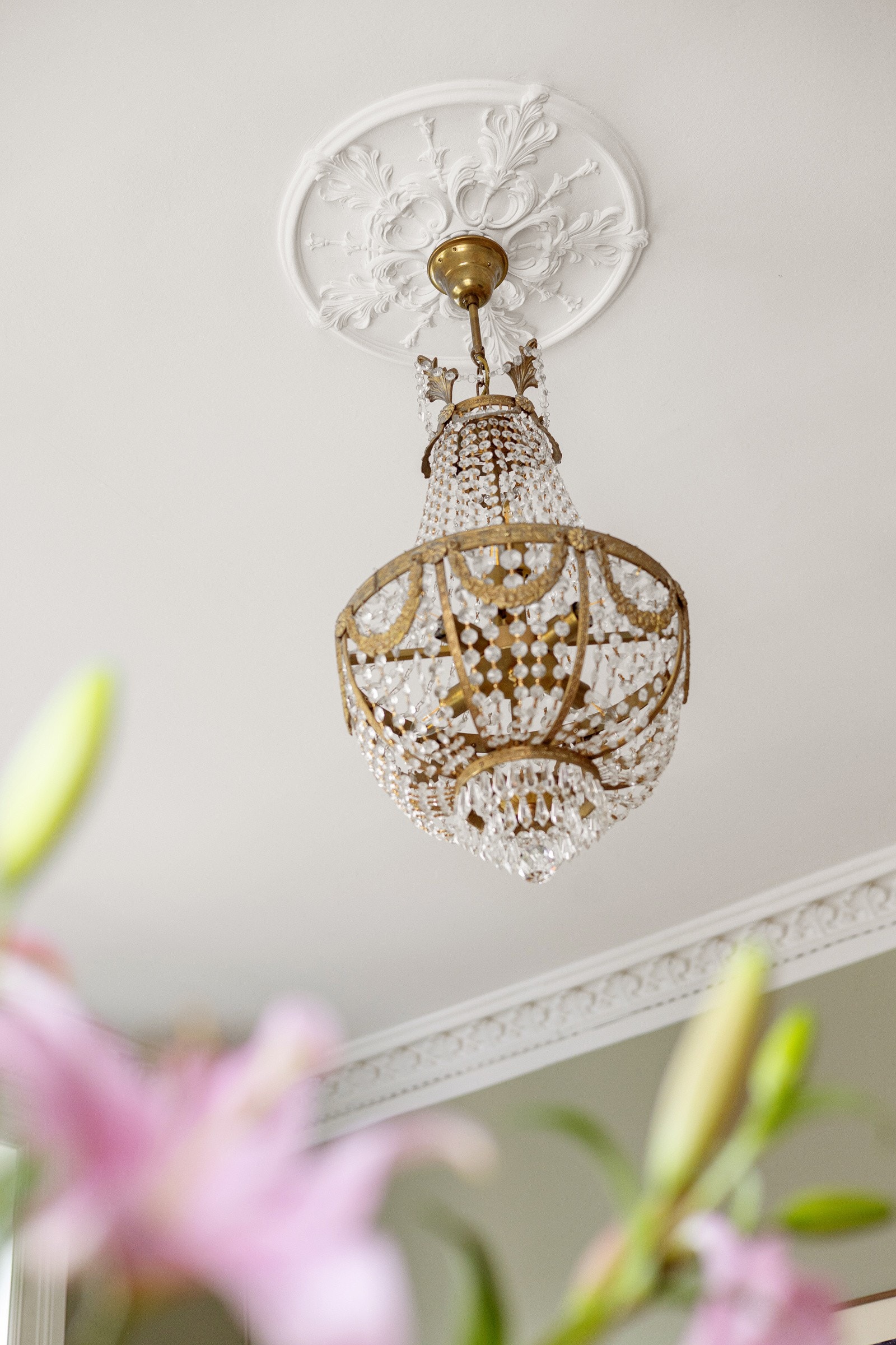 Flott stukkatur og rosett i himling. Galleribilde