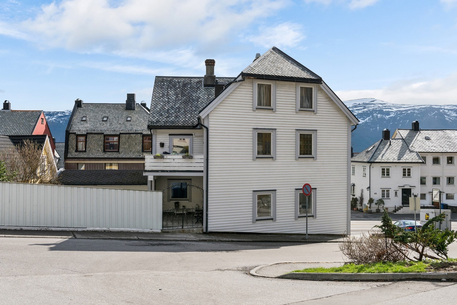 Fasade sett fra Fjelltunvegen mot nord Galleribilde