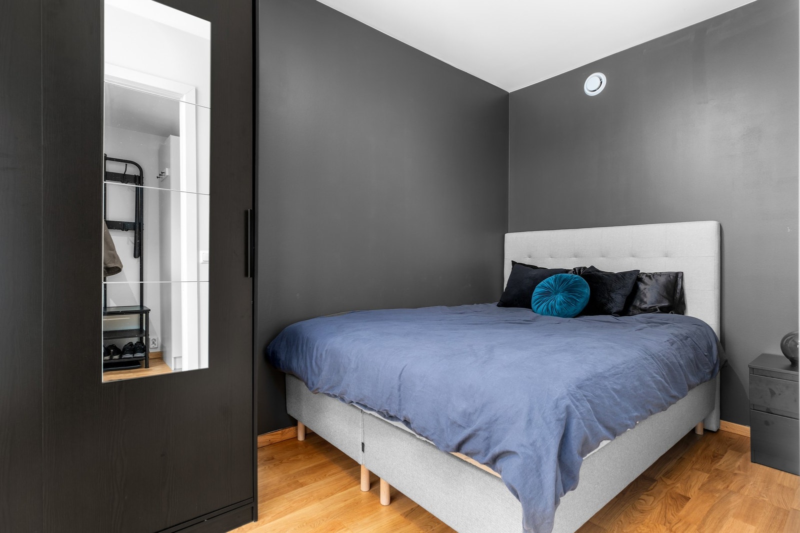 Flott soverom på 7,7 kvm. Galleribilde