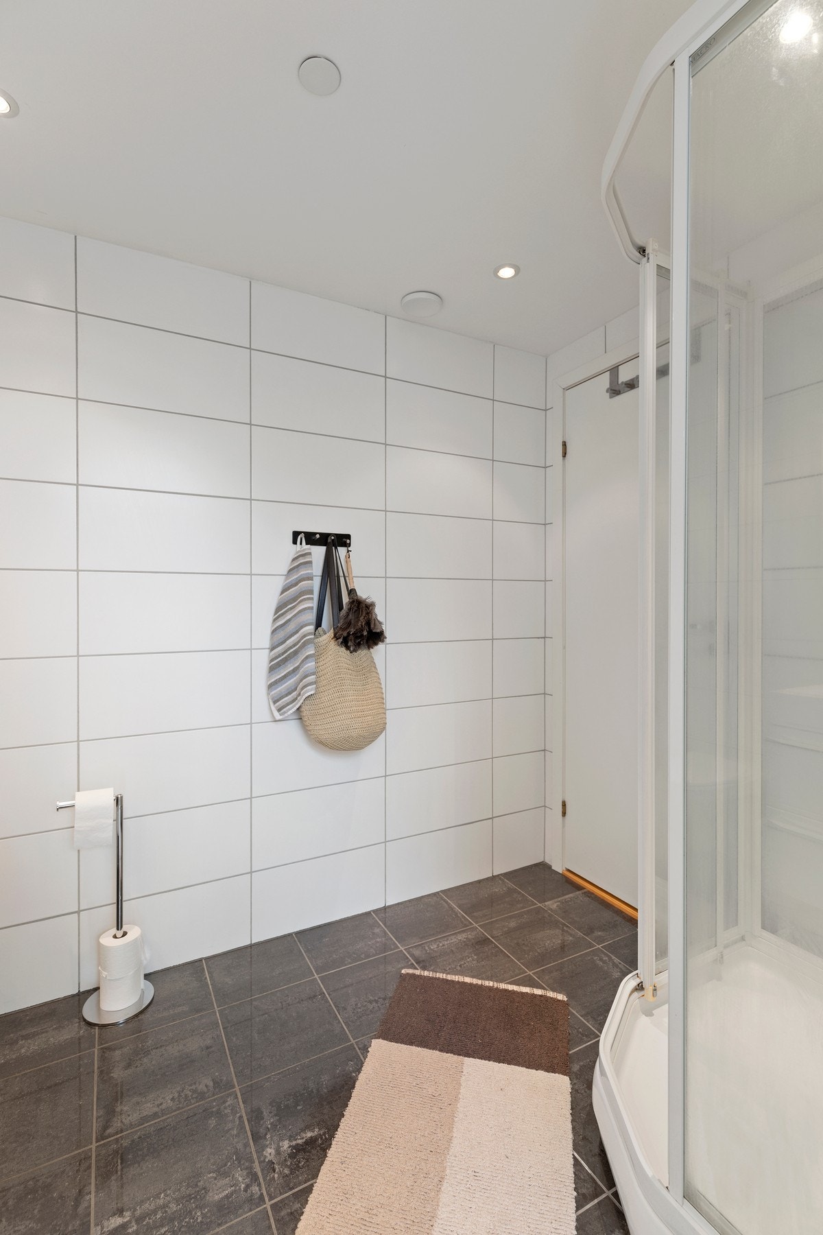 Fra badet er det tilkomst til separat vaskerom. Galleribilde