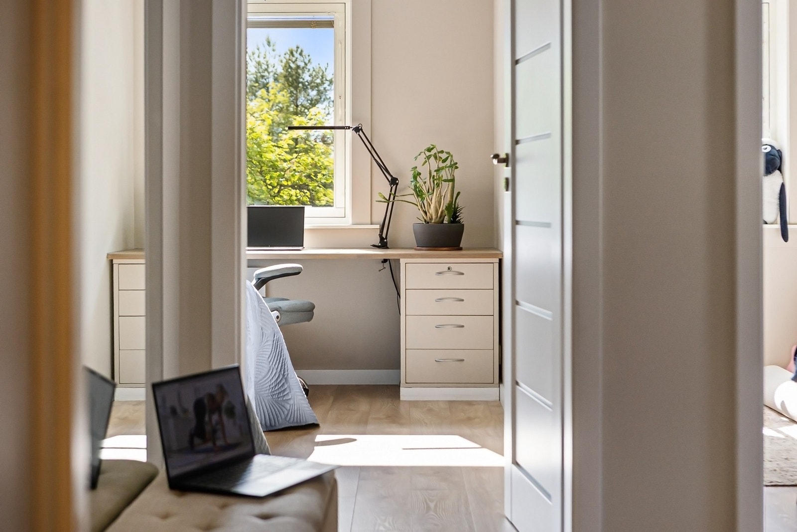 Inngang til hovedsoverom fra entréen. Galleribilde