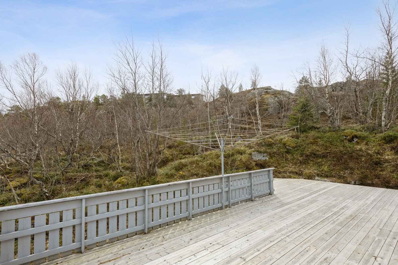 Terrasse på baksiden - meget skjermet Galleribilde