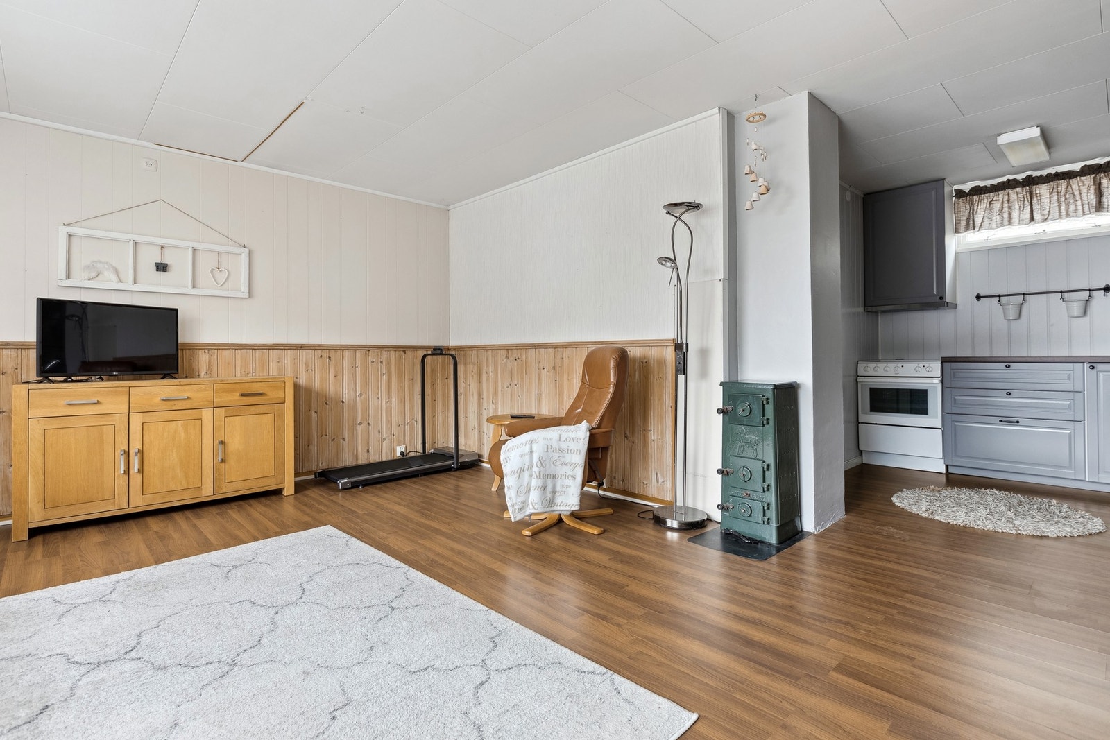 Stue i utleiedel eller kjellerstue Galleribilde