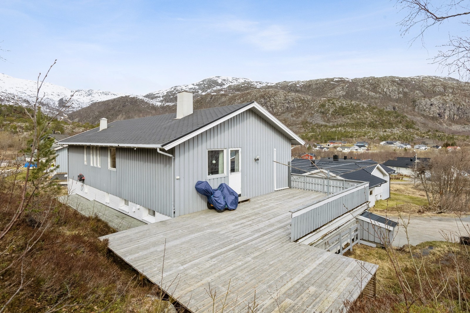 Det er veranda og terrasser på ca 63 m² Galleribilde