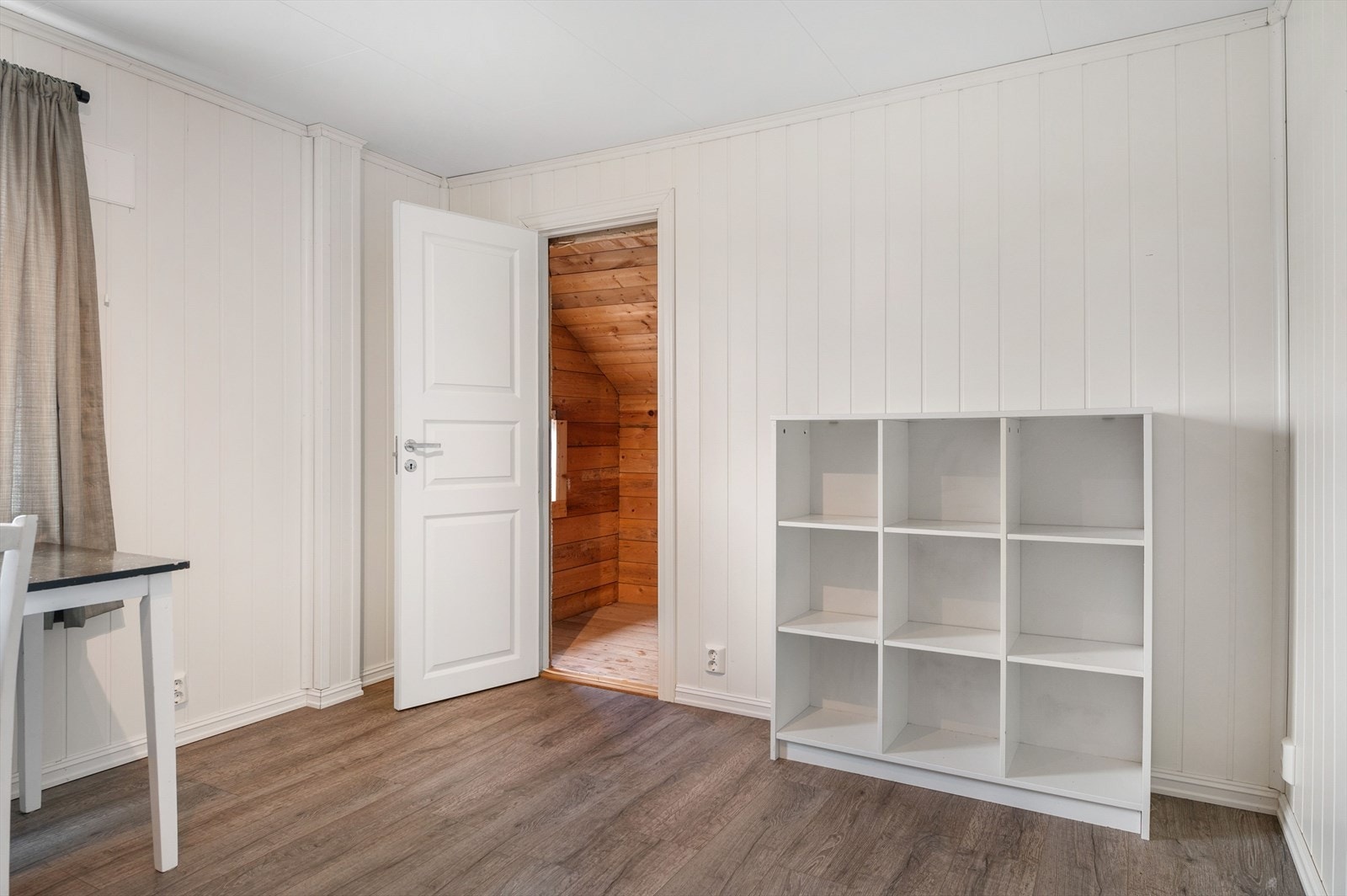 Fra soverommet har du adkomst til et romslig kott med god lagringsplass. Galleribilde