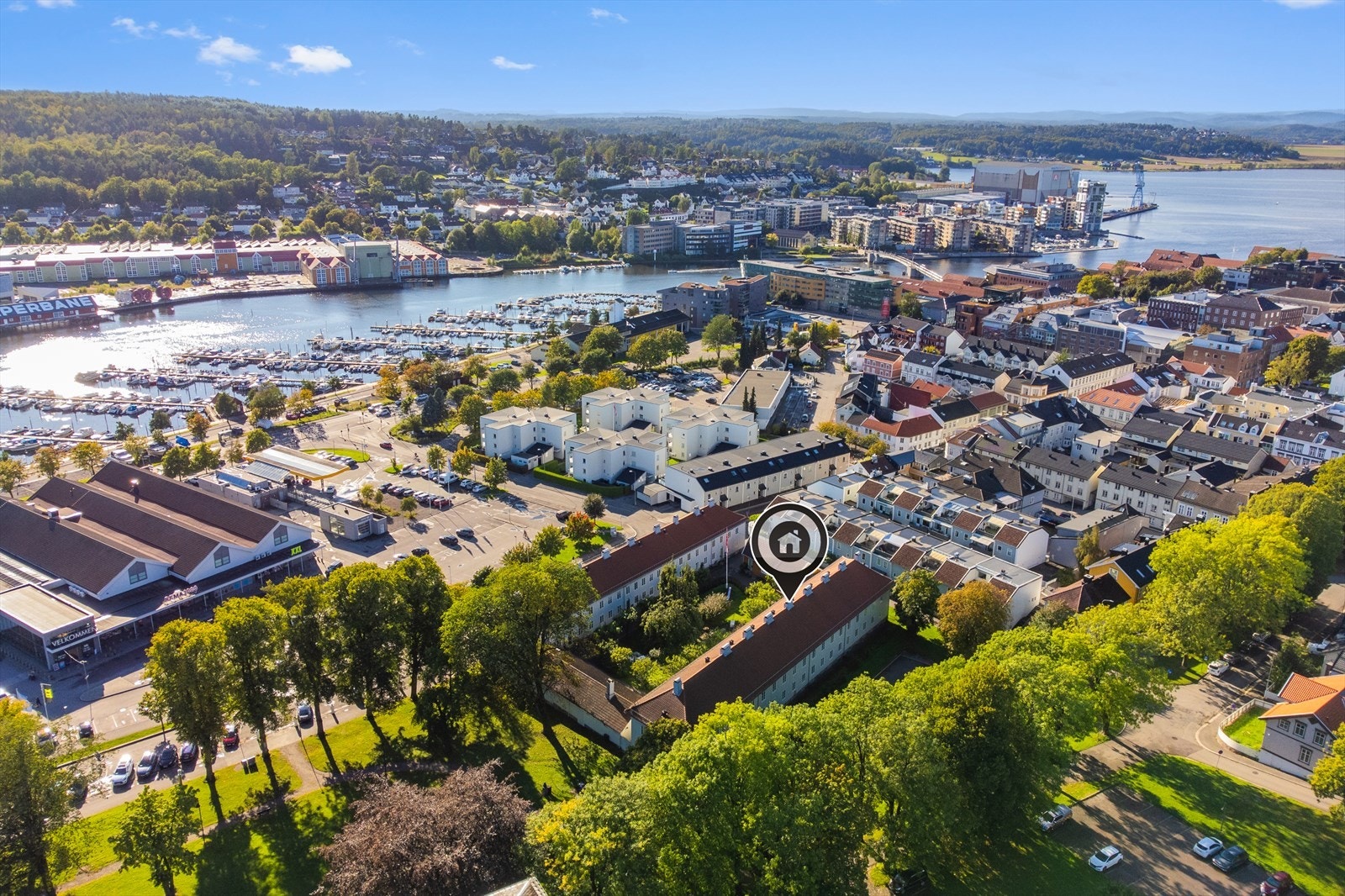 Her bor du nærmest "midt i hjertet" av byen med kun et par minutter å gå til alt Norges eldste by har å by på. Galleribilde