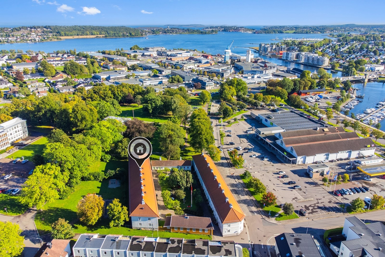Leiligheten ligger i 2. etasje som er øverste leilighetsplan i bygget. Galleribilde