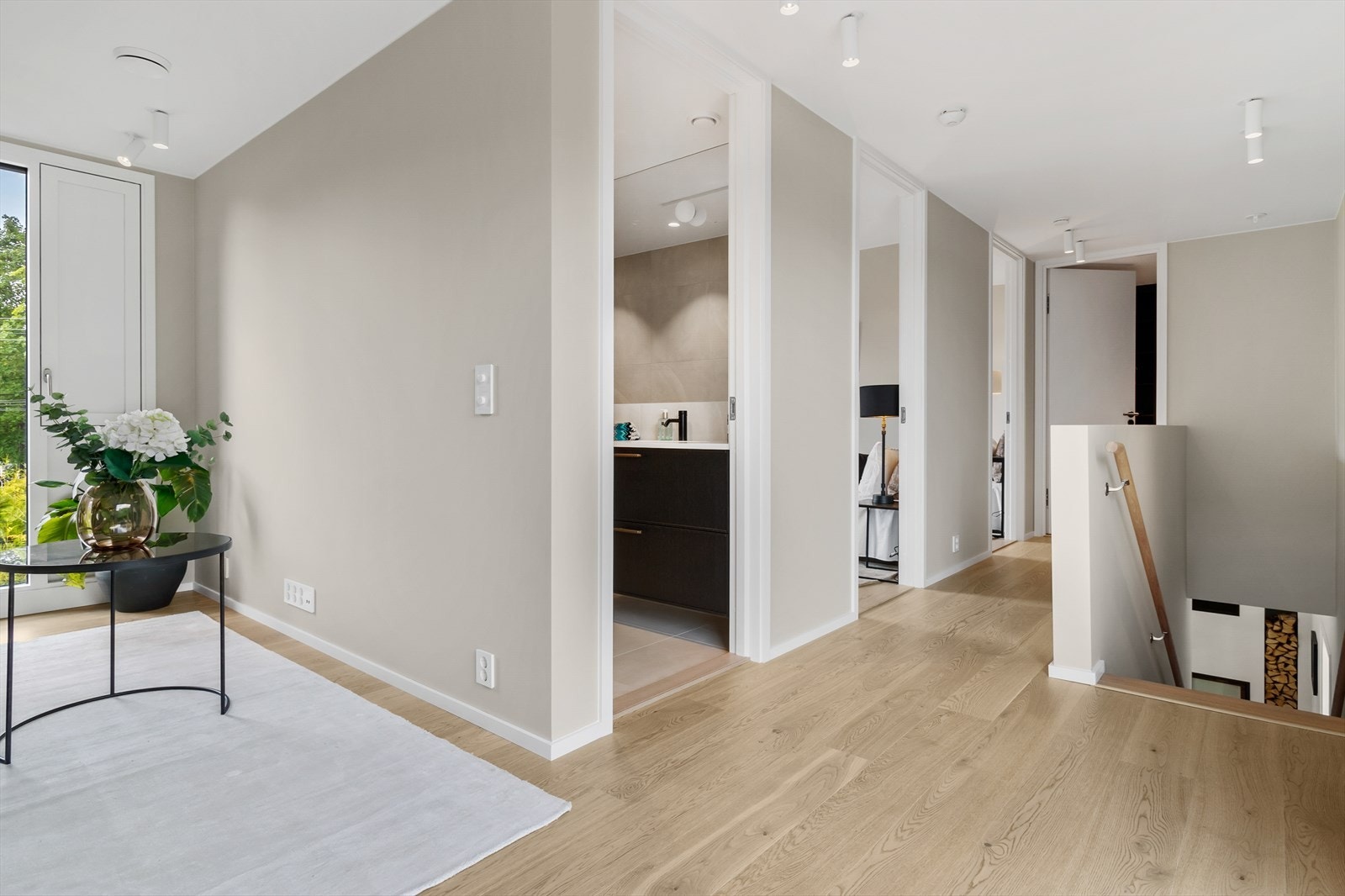 3 soverom, TV-stue og 2 bad i 2. etg. Galleribilde