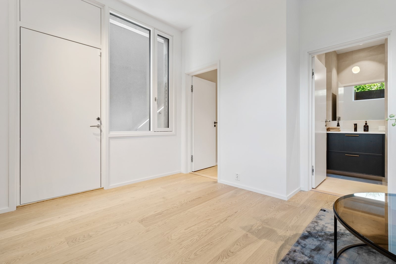 Egen inngang til kjeller Galleribilde