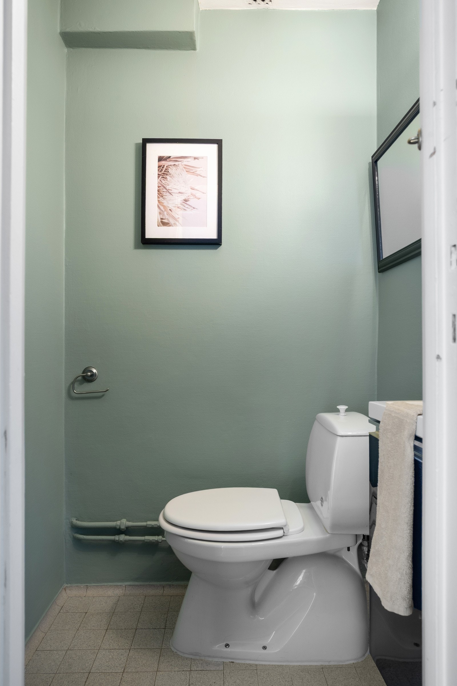 Leiligheten har et separat toalettrom Galleribilde