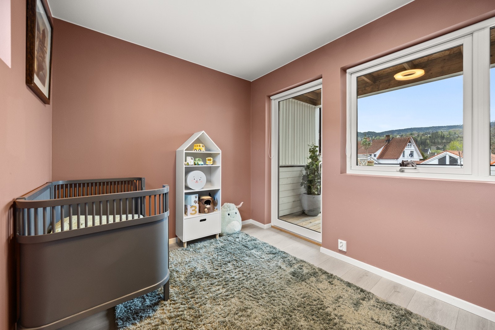 Også adkomst til uteplassen fra dette soverommet Galleribilde