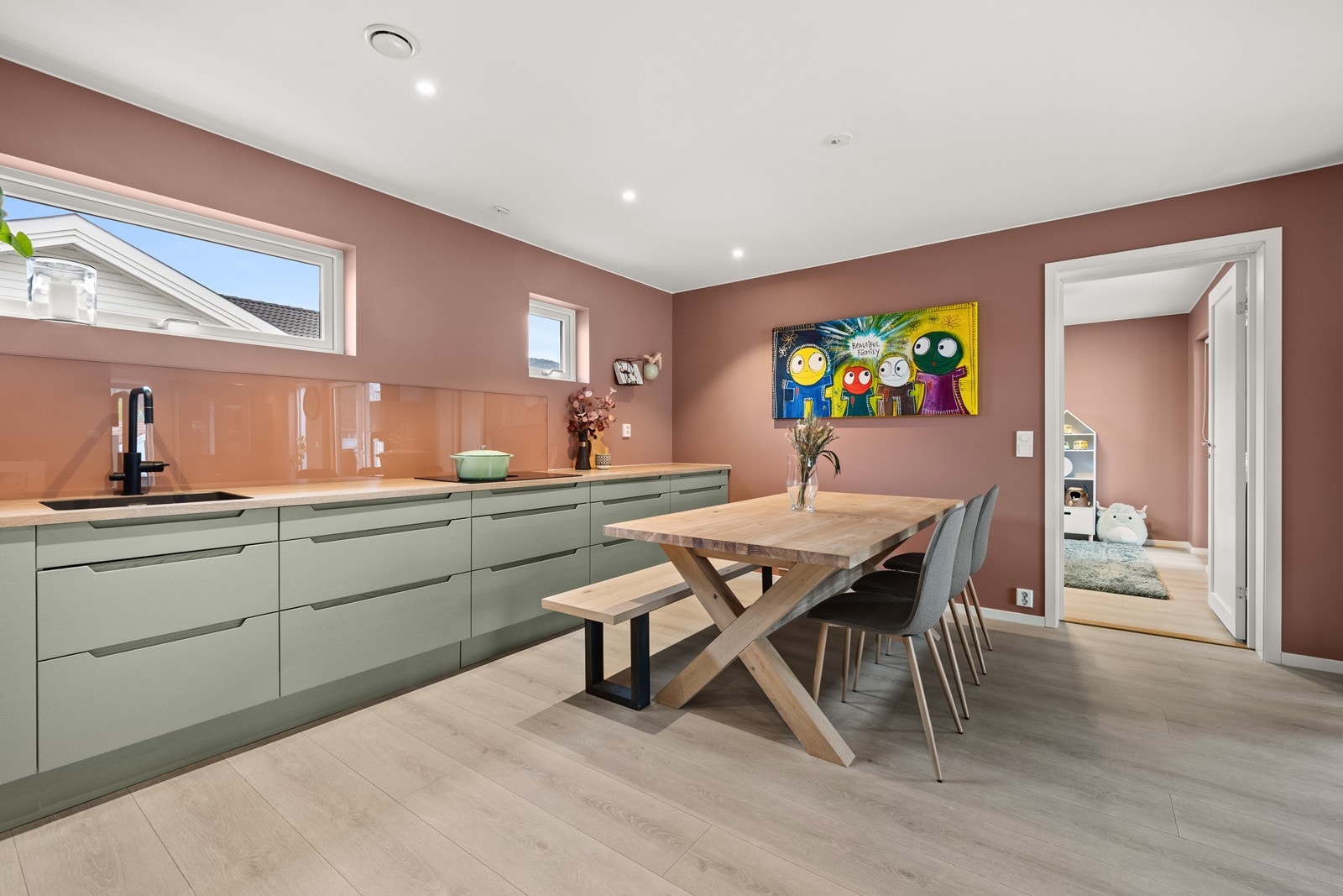 God plass for langbord Galleribilde