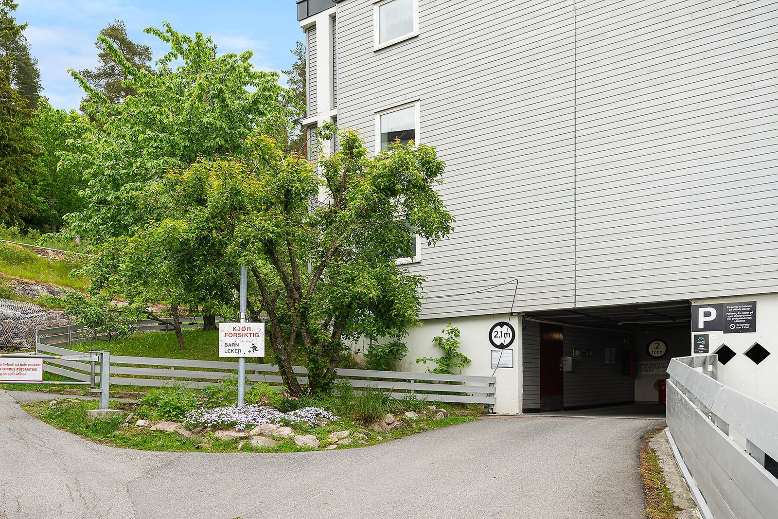 Innkjøring til felles garasjeanlegg Galleribilde