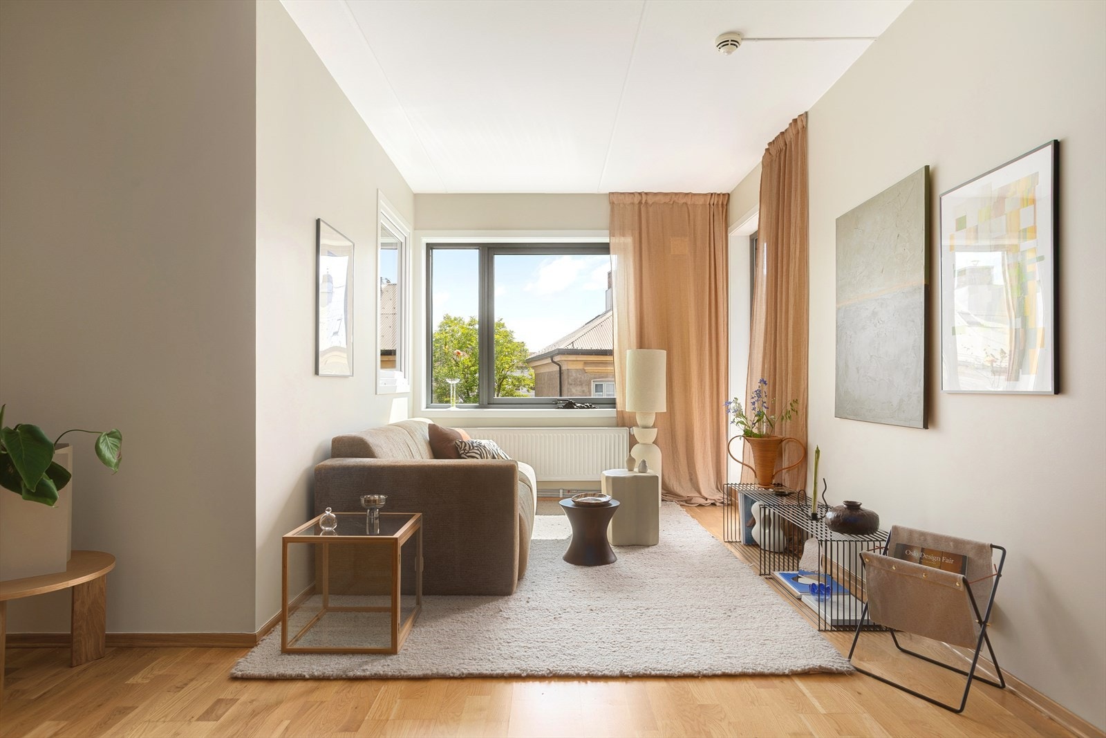 Leiligheten varmes opp via radiatorer tilknyttet fjernvarme som er inkludert i felleskostnadene Galleribilde