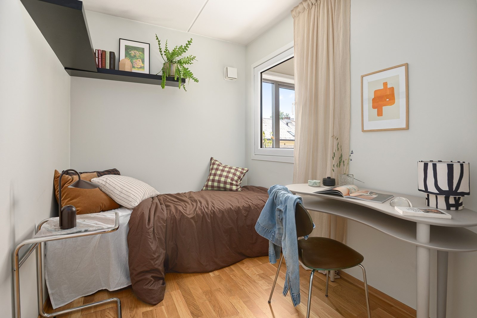 Disponibelt rom i stuen, som i dag er innredet som soverom Galleribilde