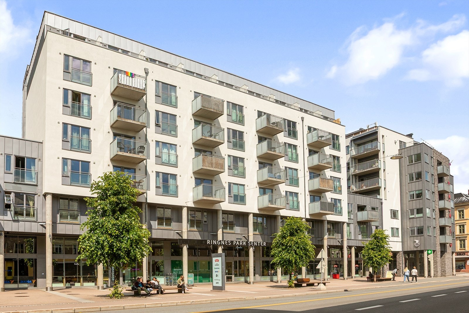 Leiligheten ligger over Ringnes Park senter og oppleves som at den ligger i 3. etasje Galleribilde