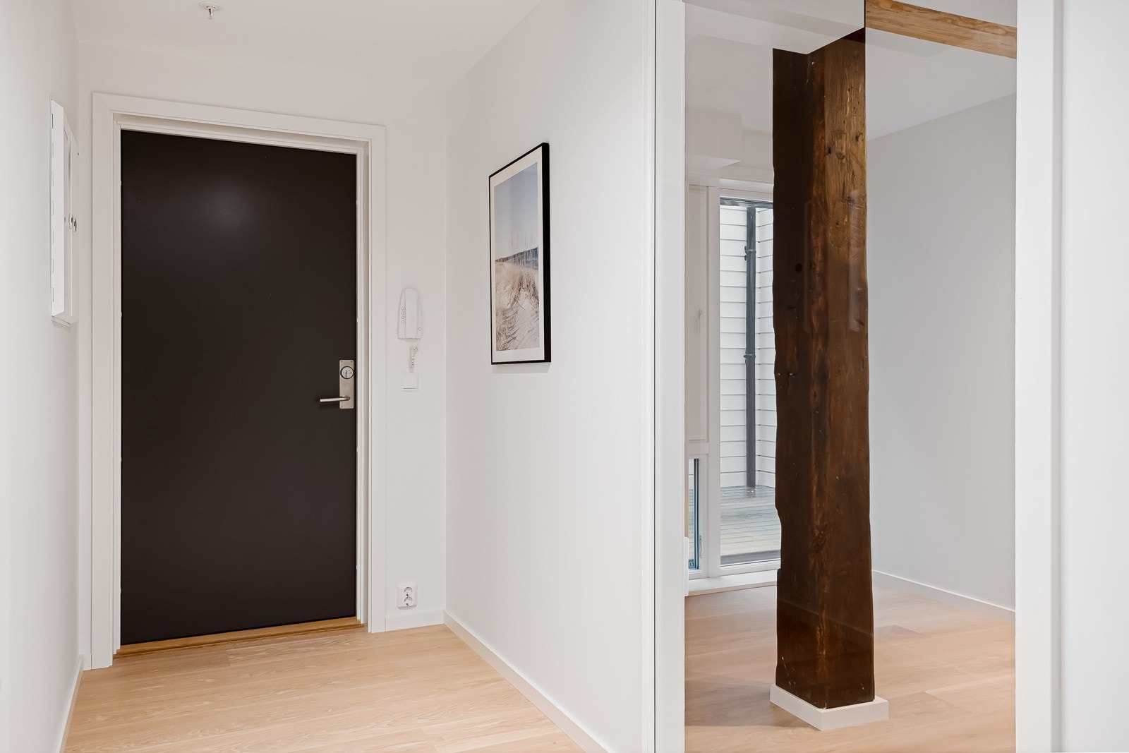 Leilighetens adkomst er via felles trapperom med heis. Galleribilde