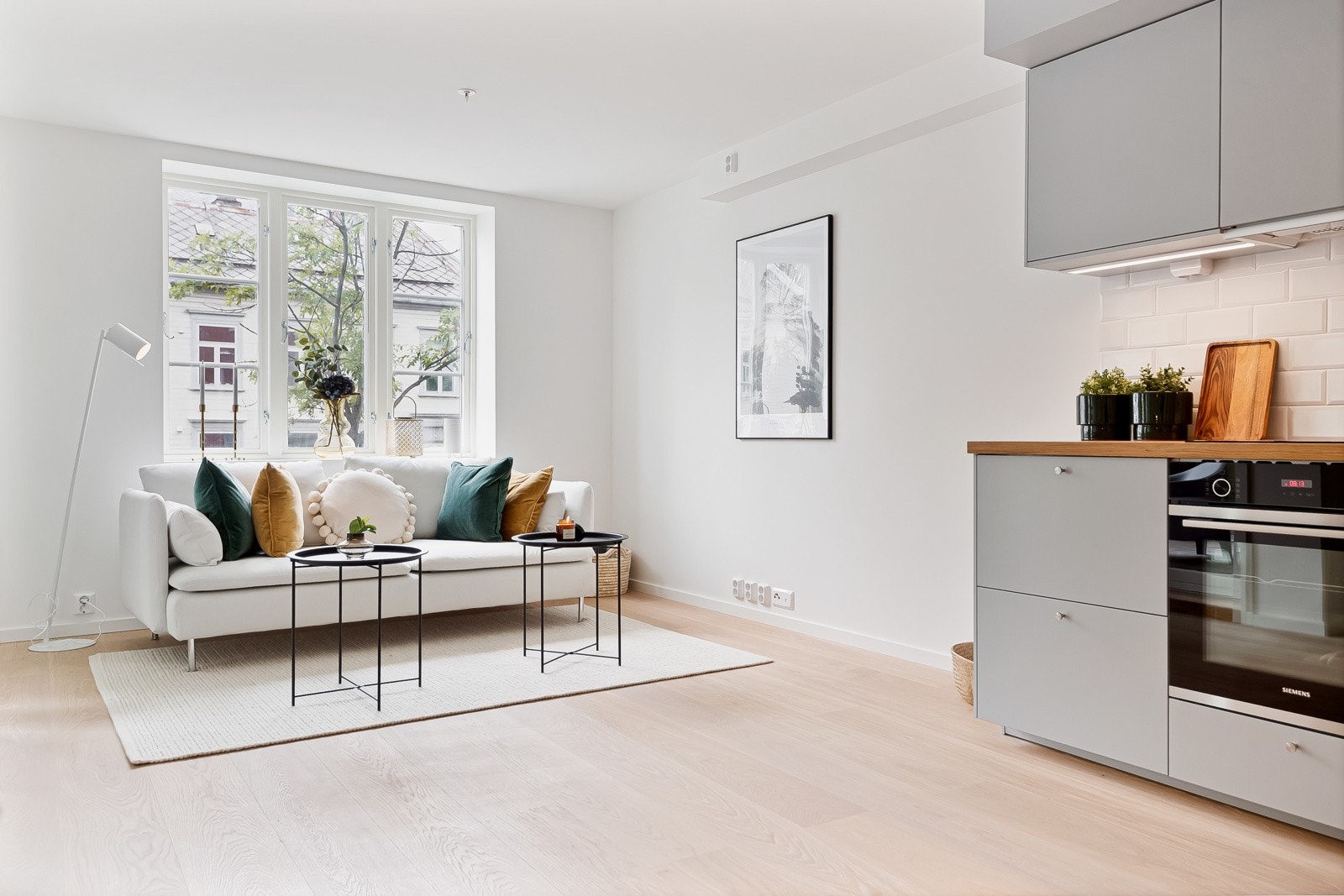 Areal: Bruksareal: 81 kvm, BRA-i: 73 kvm, BRA-e: 8 kvm, TBA: 4 kvm. Galleribilde