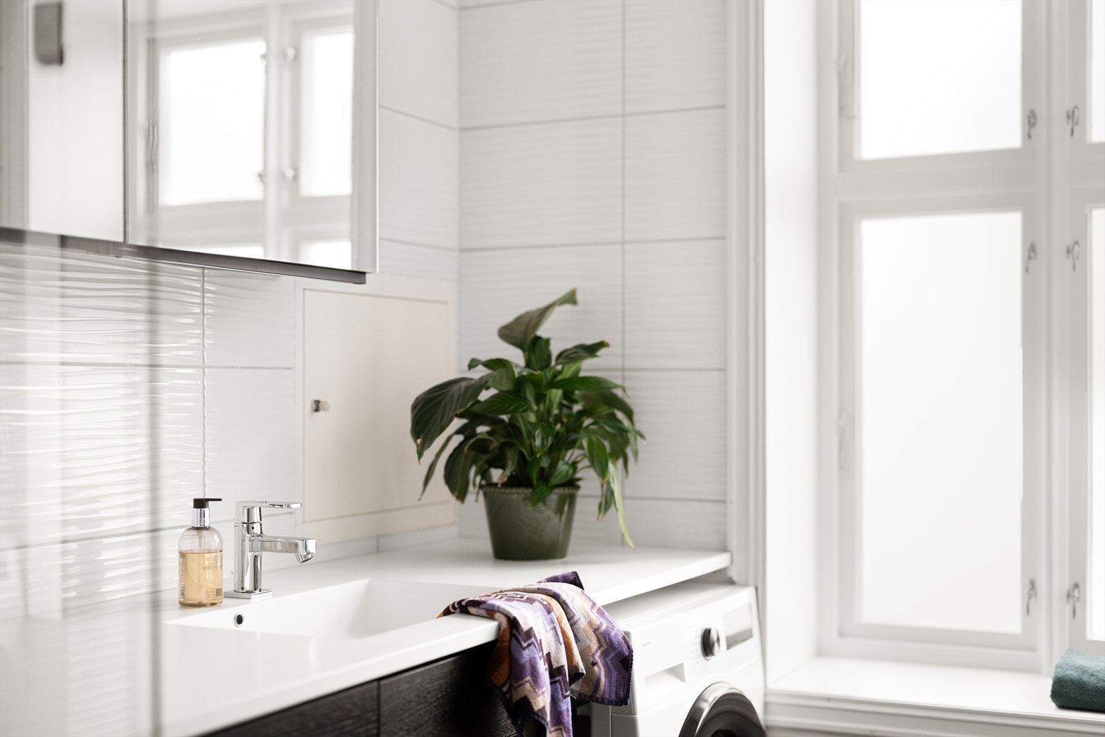 Det er opplegg for vaskemaskin på baderommet. Galleribilde