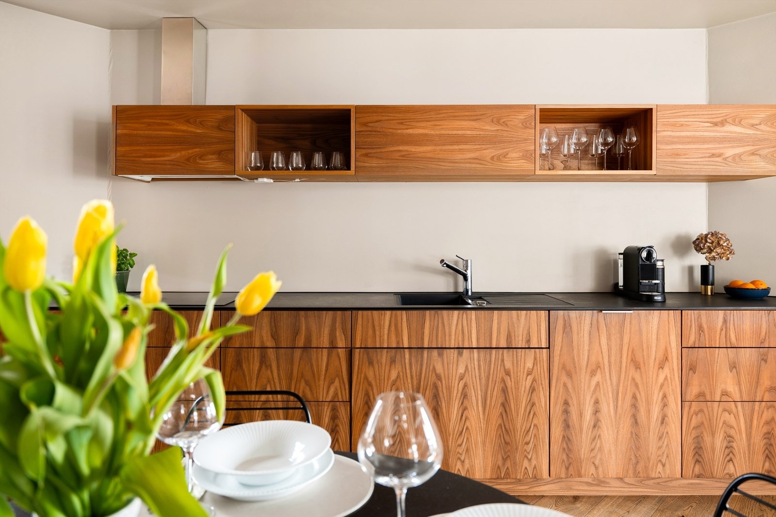 En særdeles flott leilighet med god planløsning og stilrent uttrykk. Galleribilde