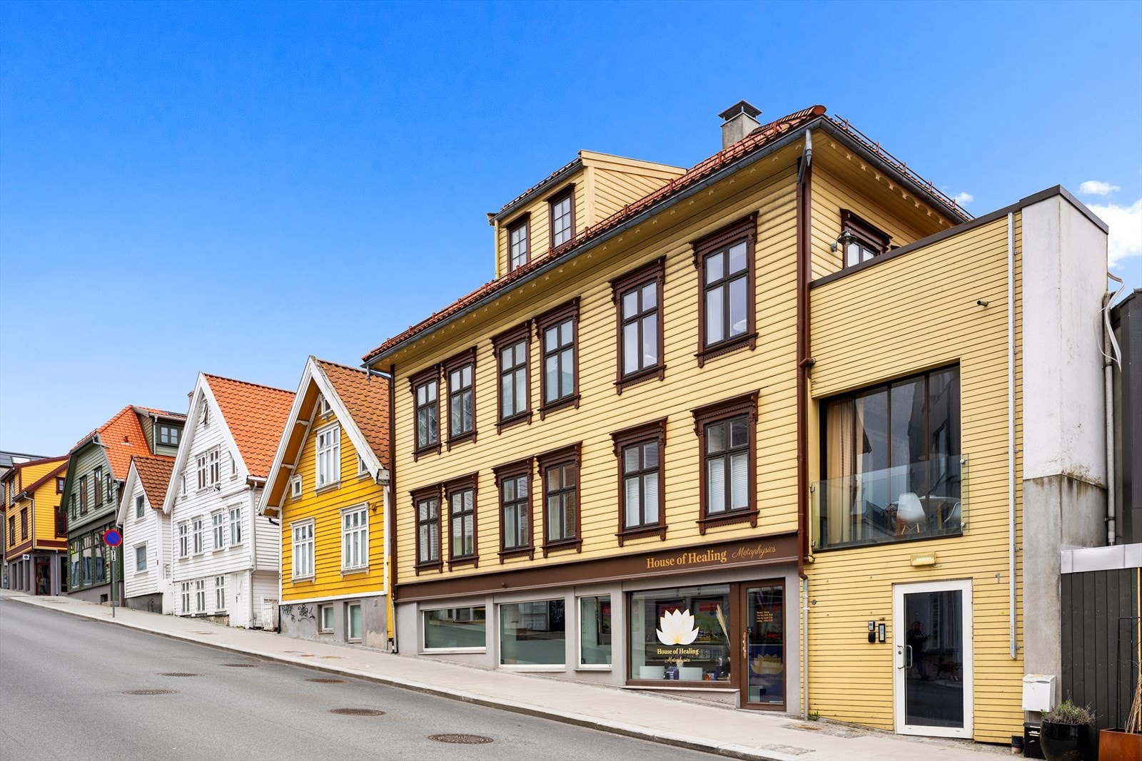 Leiligheten har en svært sentral beliggenhet med kort avstand alt sentrum kan by på. Galleribilde