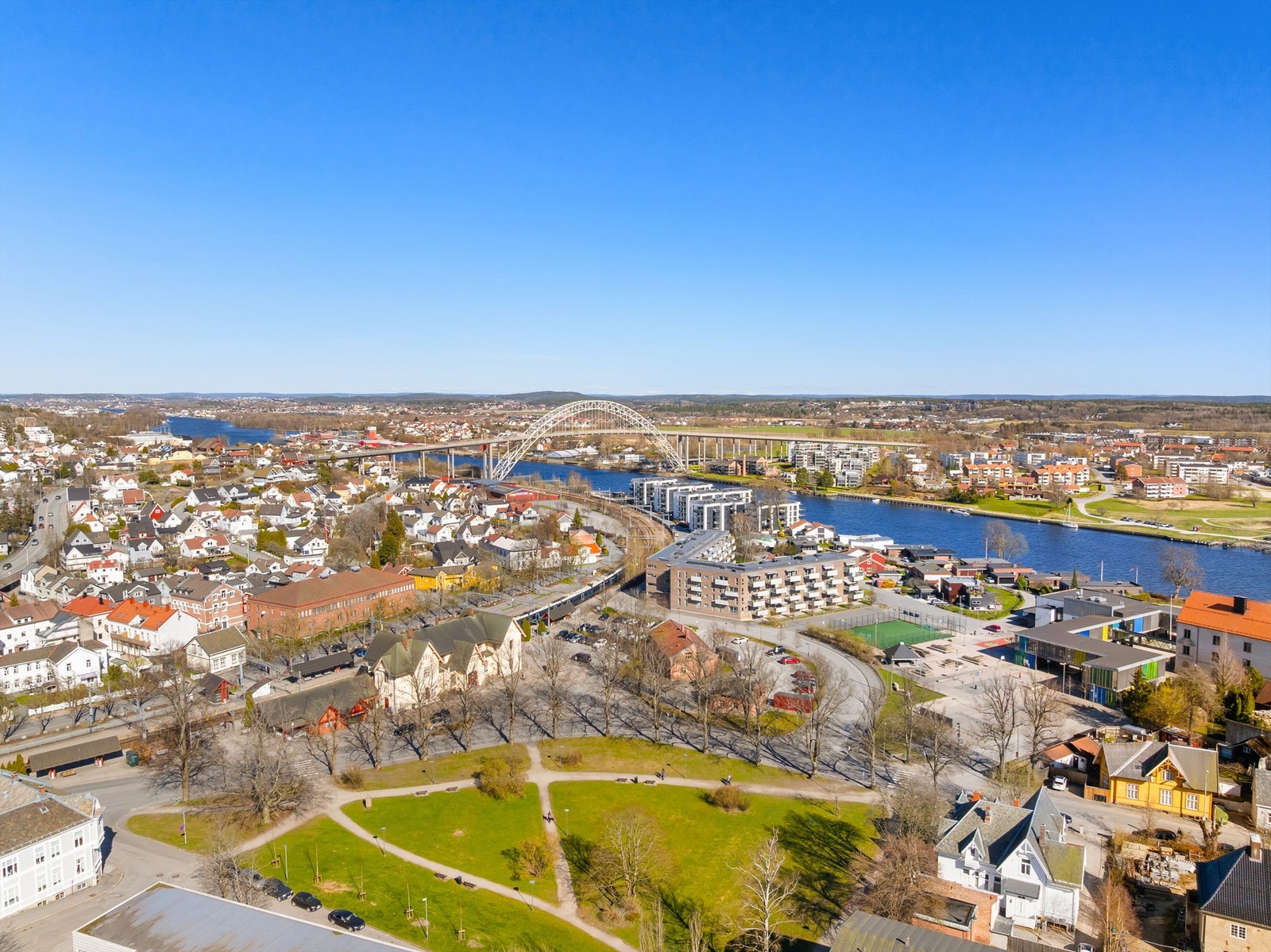 Umiddelbar nærhet til togstasjonen er praktisk når du skal med toget. Sentrumsgatene er innenfor gangavstand. Galleribilde