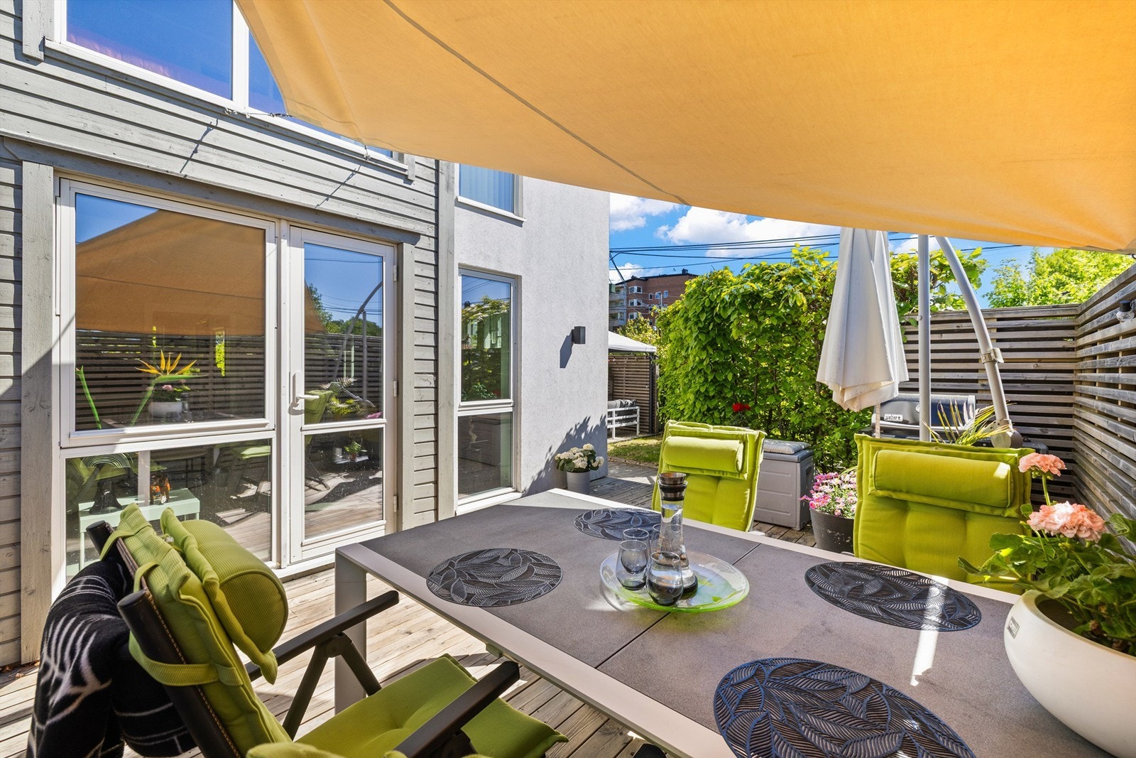 Markterrasse. Galleribilde