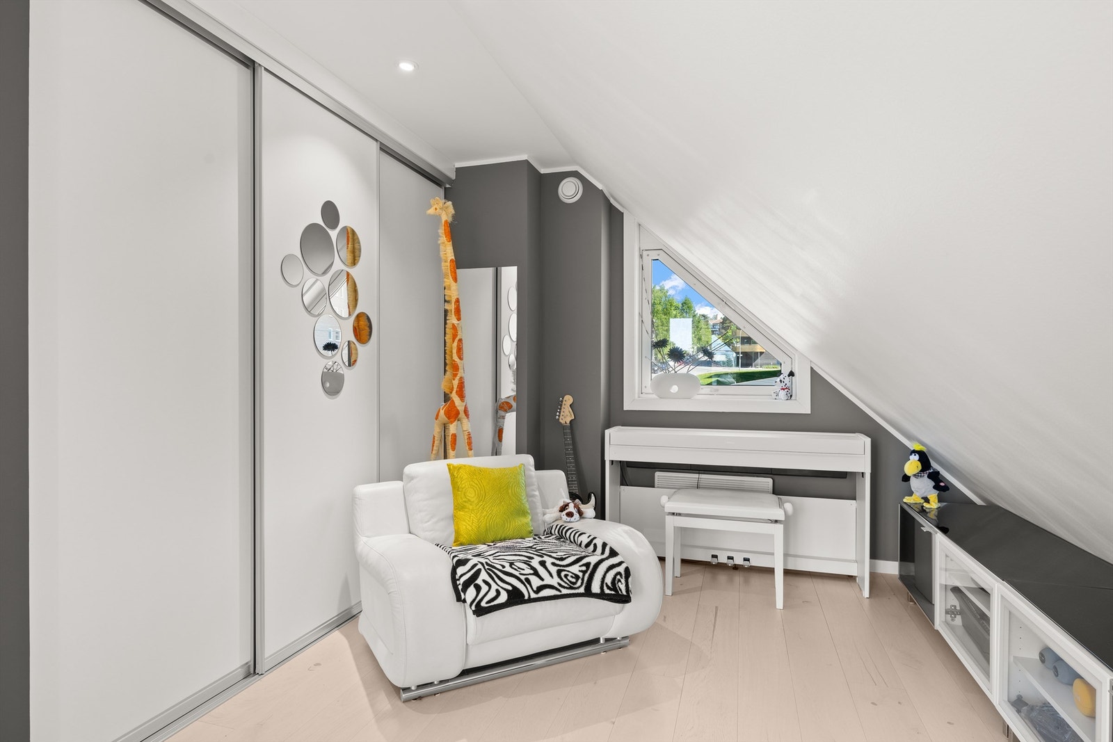 Loftsstue. Galleribilde