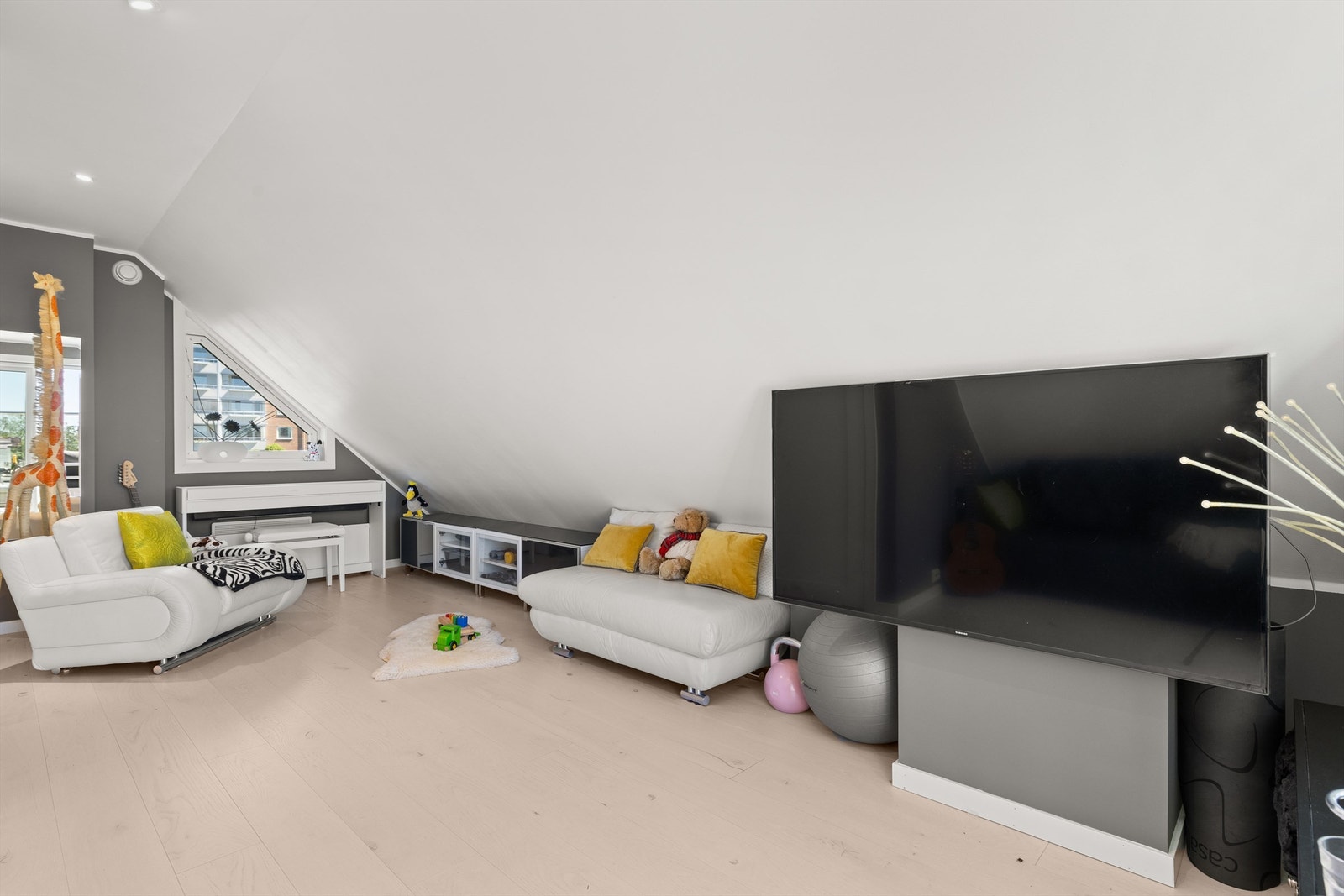 Loftsstue. Galleribilde