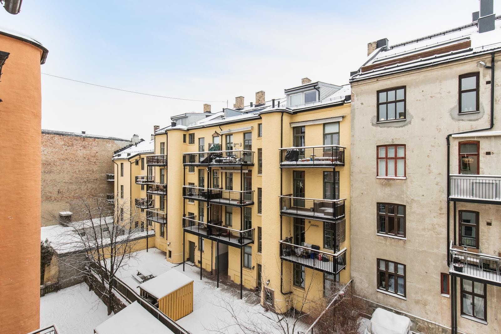 Bakgård Galleribilde