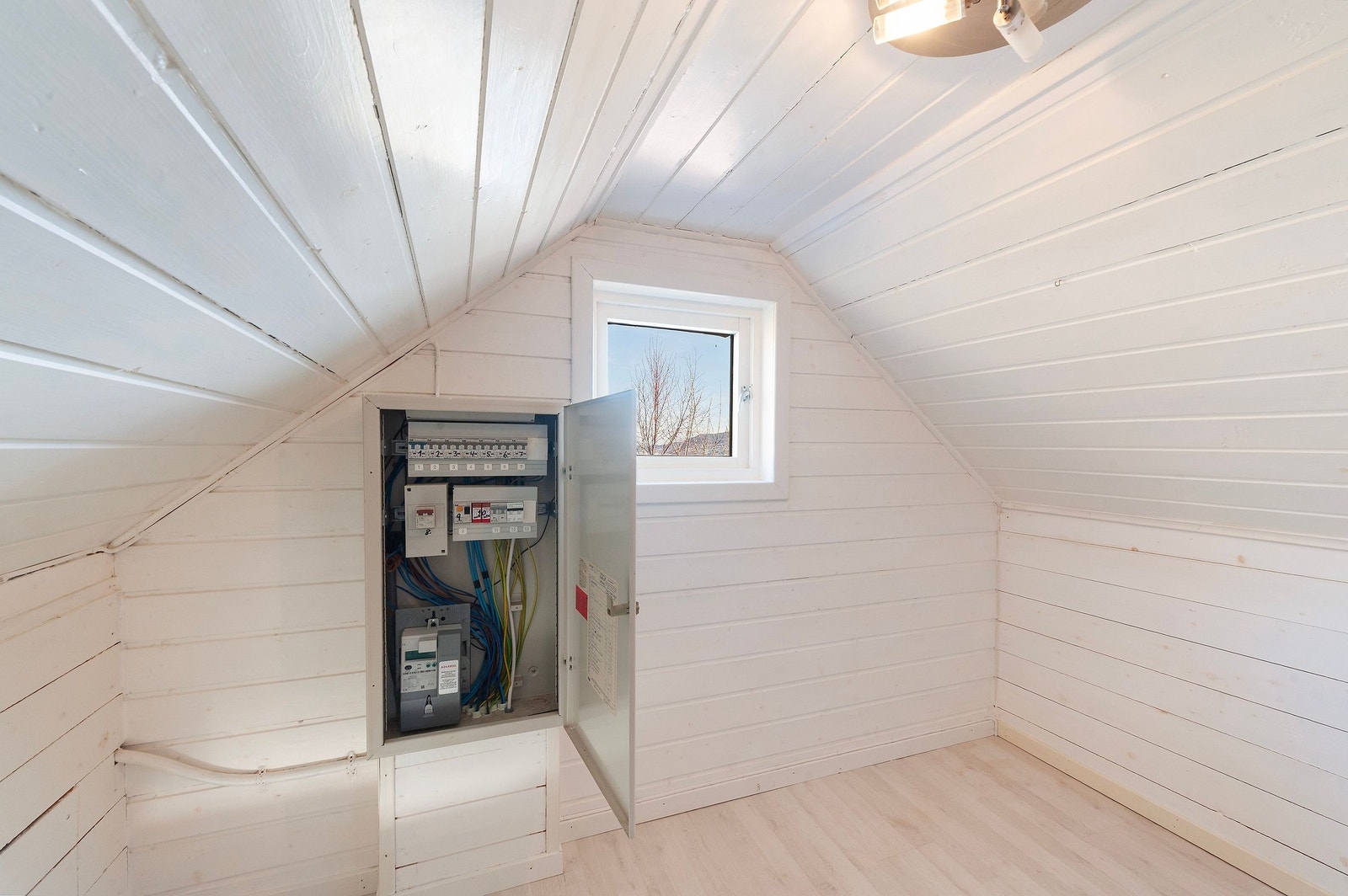 Nytt sikringskap med automatsikringer fra 2018 Galleribilde