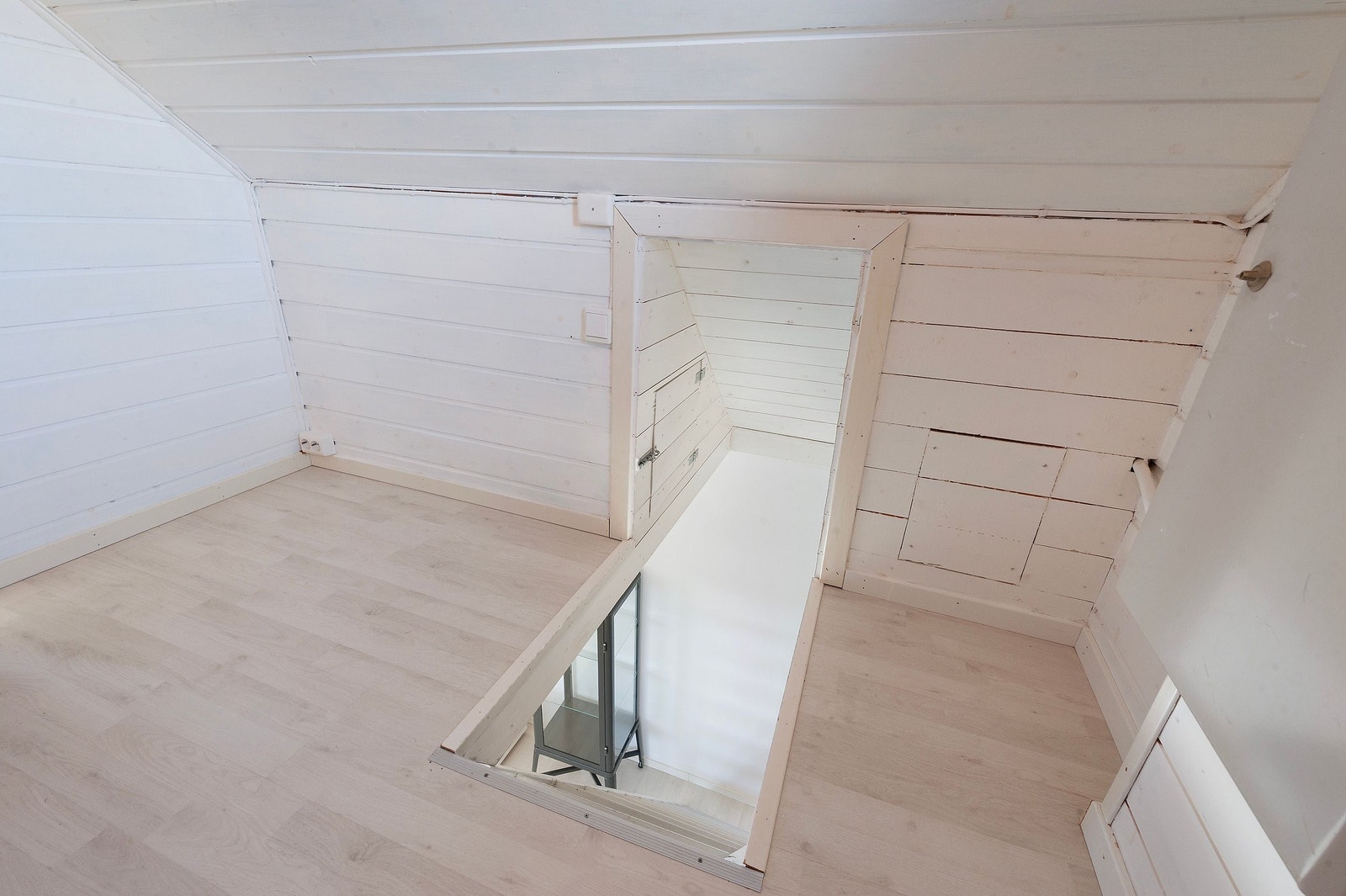 Trapp ned til kjøkkenet. Galleribilde