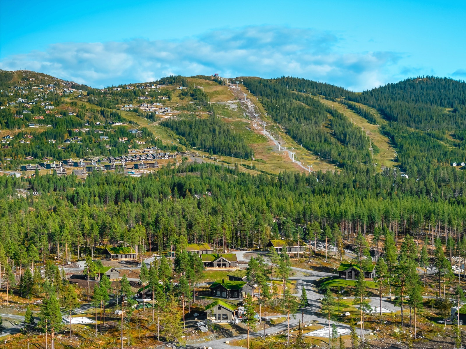 Her ligger du både nær Nesfjellet Alpin og Nesfjellet Golf samt sykkelsti og langrennsspor Galleribilde