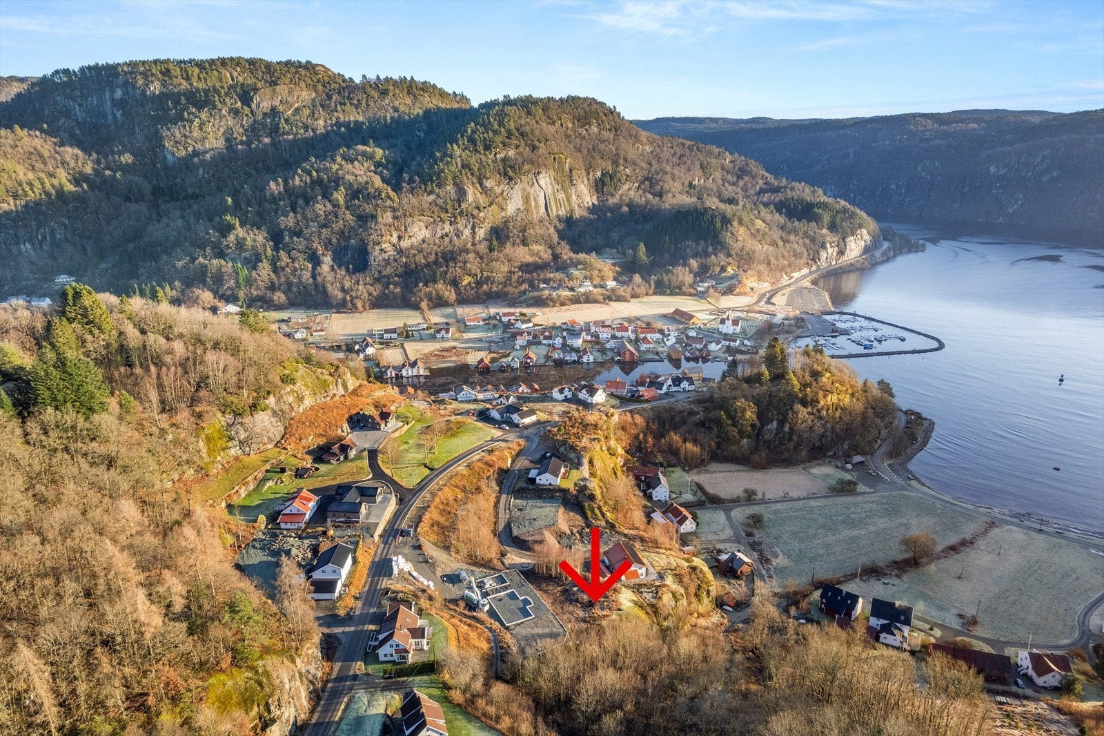 Tomten er en råtomt som må opparbeides. Galleribilde