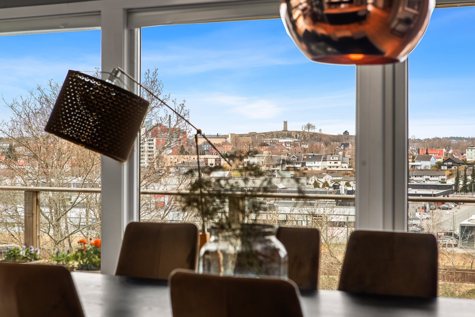 Fra spisestuen kan du beskue både Slottsfjell og bybildet Galleribilde