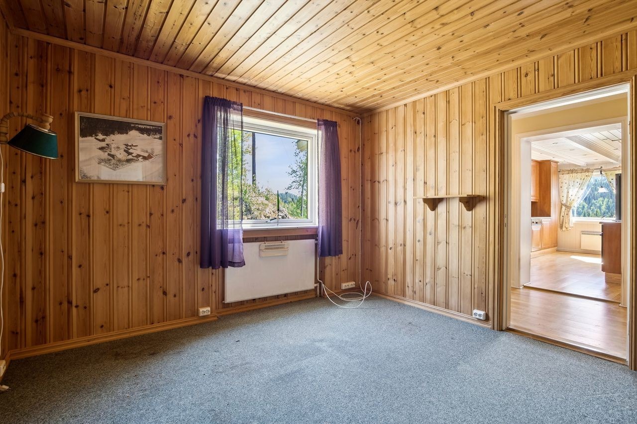 Ett av to soverom i underetasjen. Galleribilde