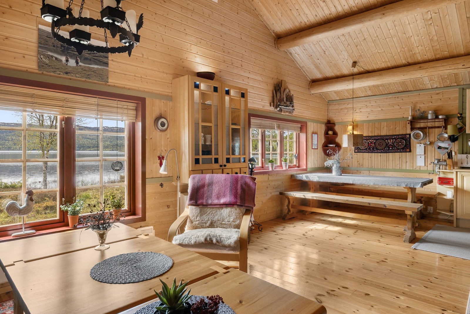 Koselig hytte og innholdsrik hytte i tradisjonelt i hyttestil Galleribilde