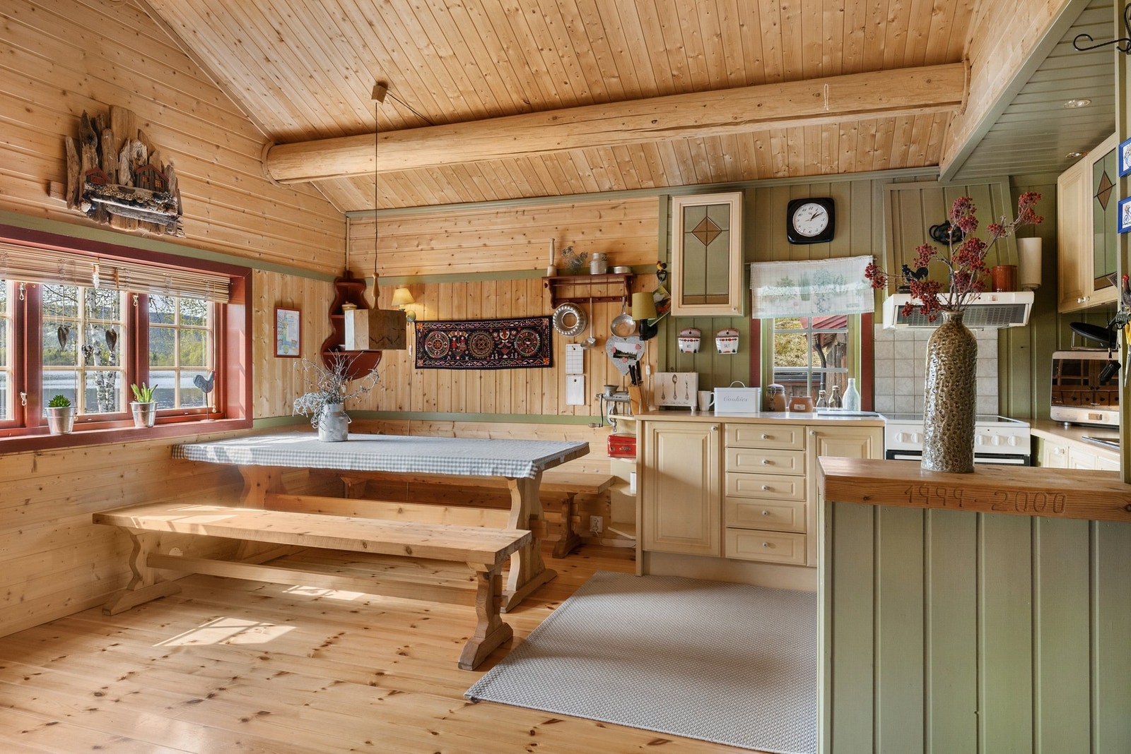 Spisesonen binder kjøkken og stue sammen til et sosialt og hyggelig samlingspunkt Galleribilde