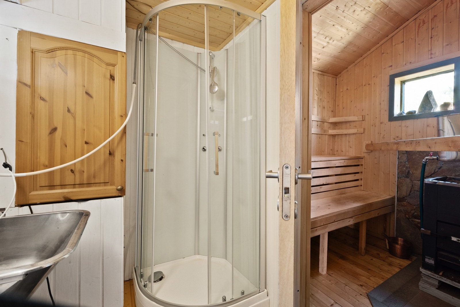 Dusjrom og badstue i anneks Galleribilde