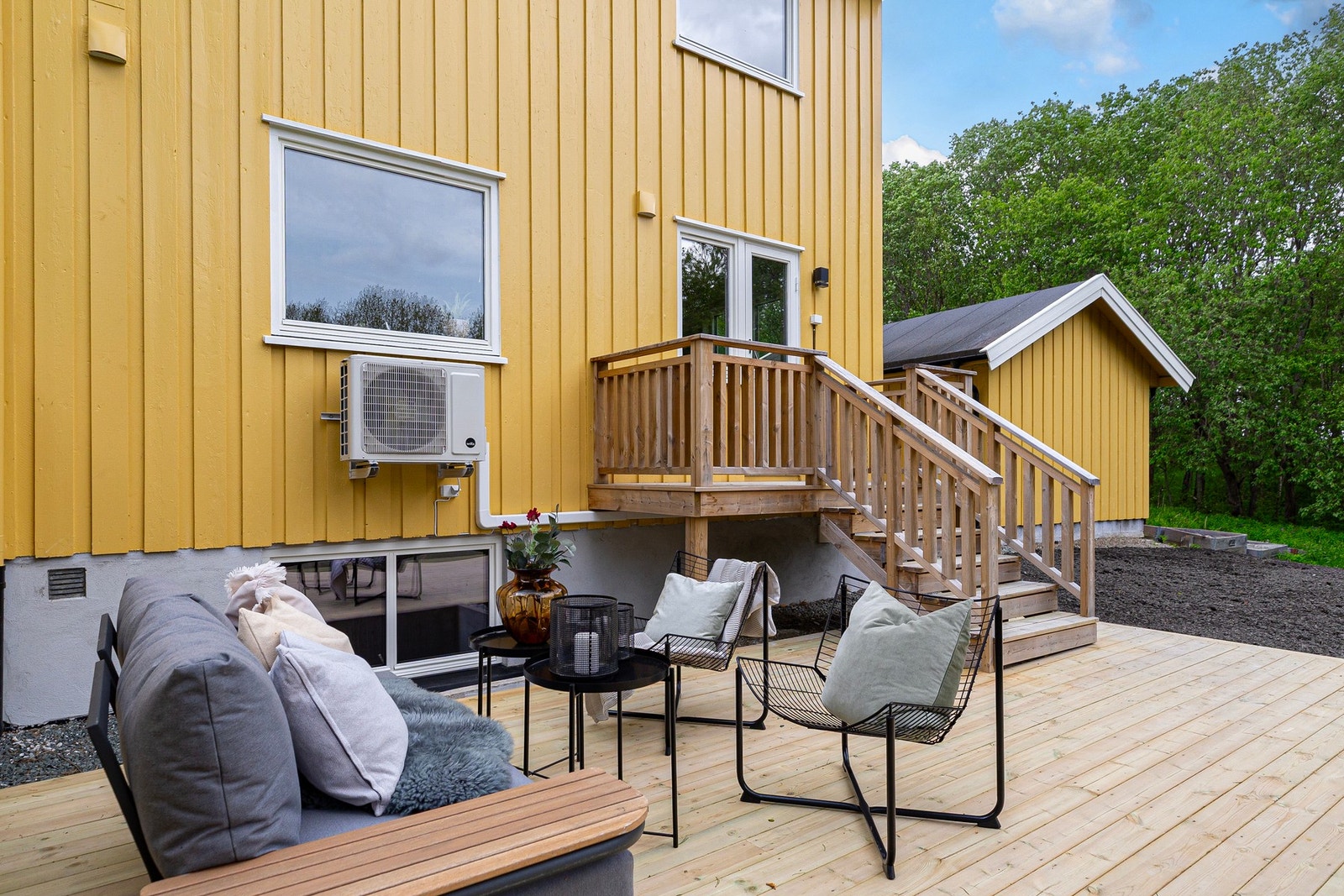 Terrasse med inngang til stuen Galleribilde