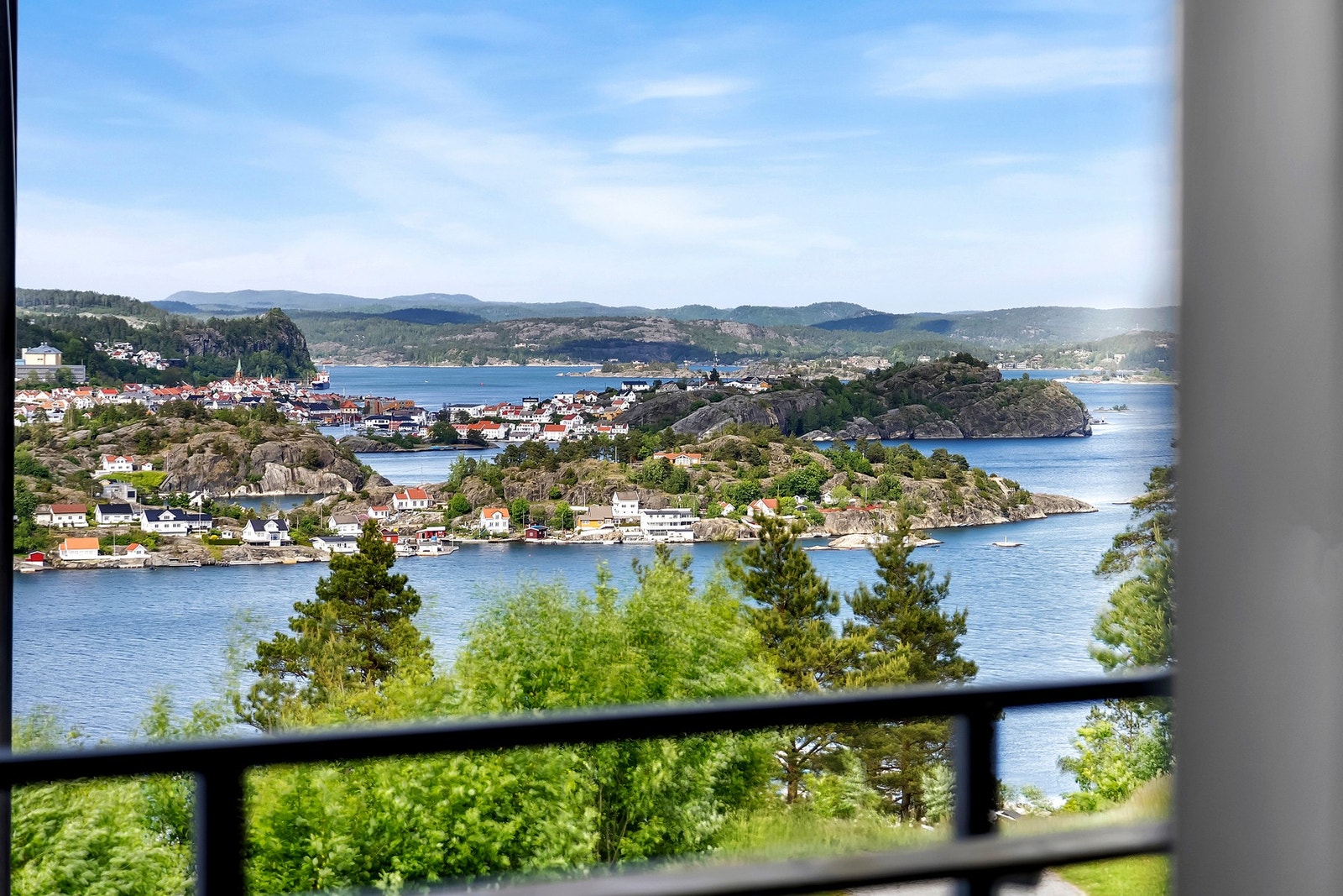 Egen terrasse med utsikt mot sjøen Galleribilde