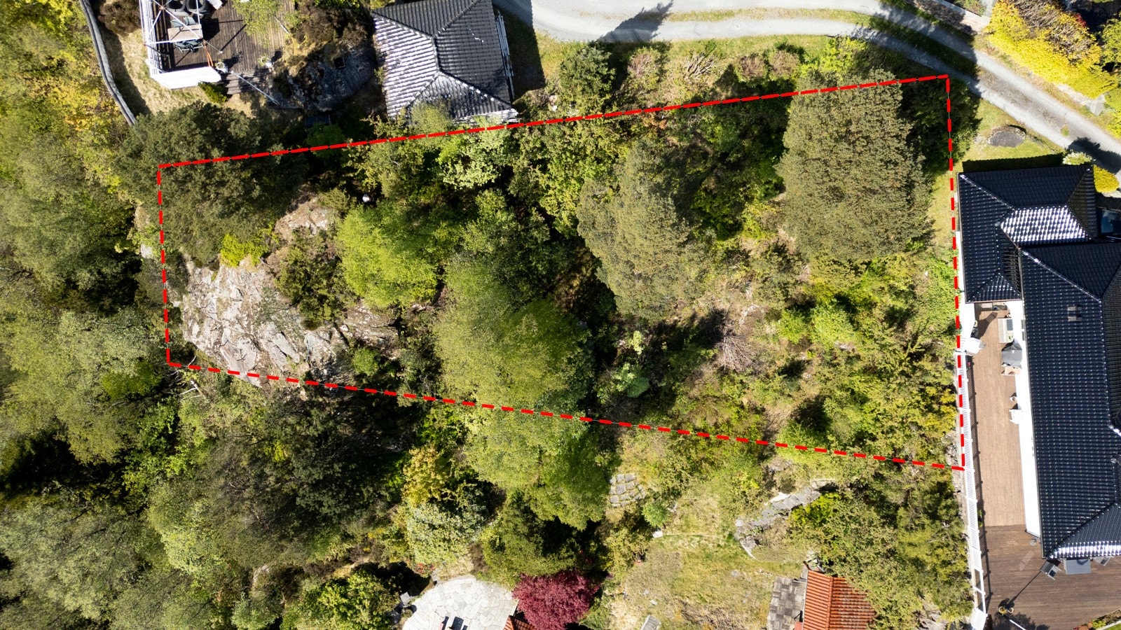 Den stiplede linjen viser til ca tomtegrenser | Se vedlagt basiskart i salgsoppgaven for mer eksakte grenser Galleribilde